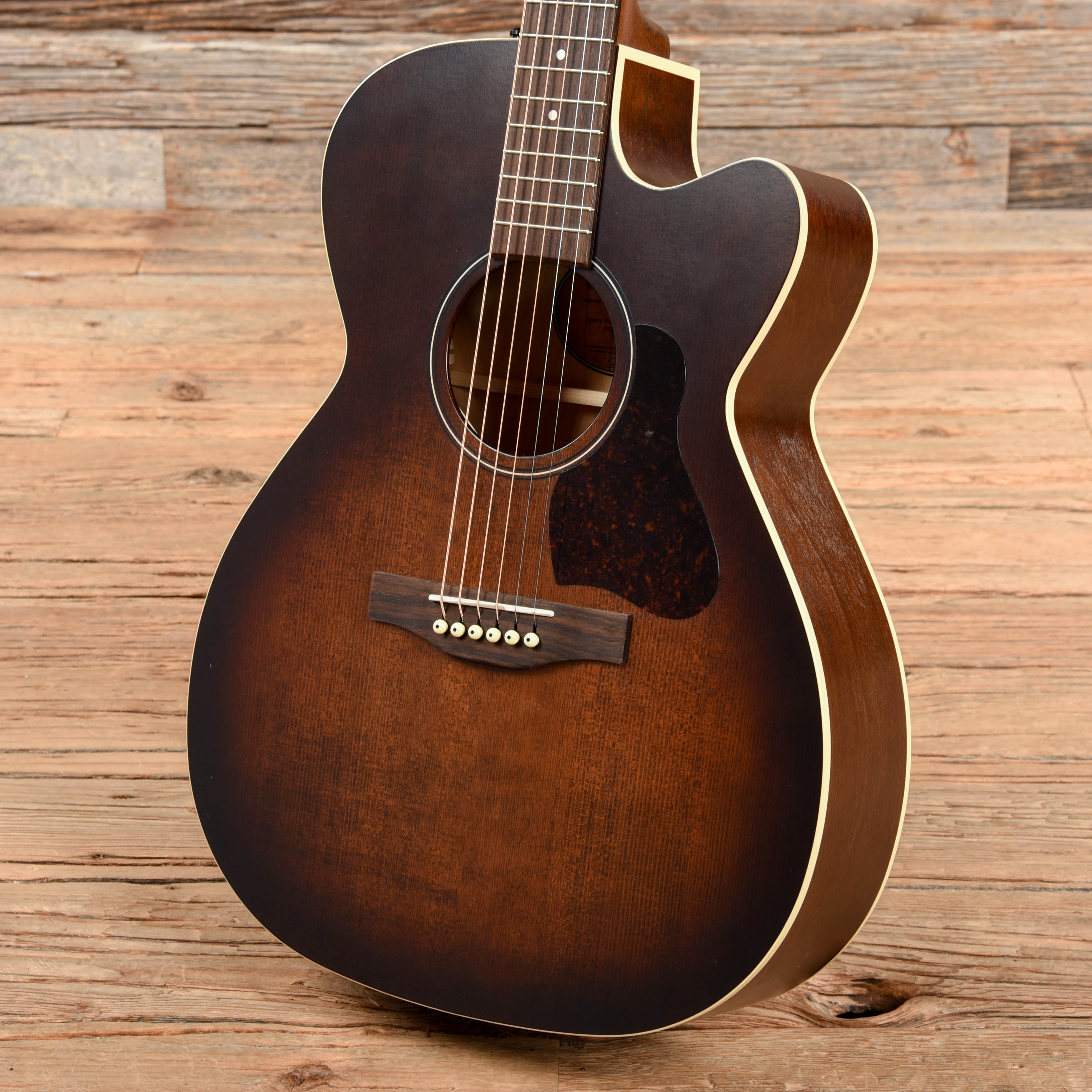 Art & Lutherie Legacy Concert Hall CW QIT Bourbon Burst 2004 Acoustic Guitars / Concert