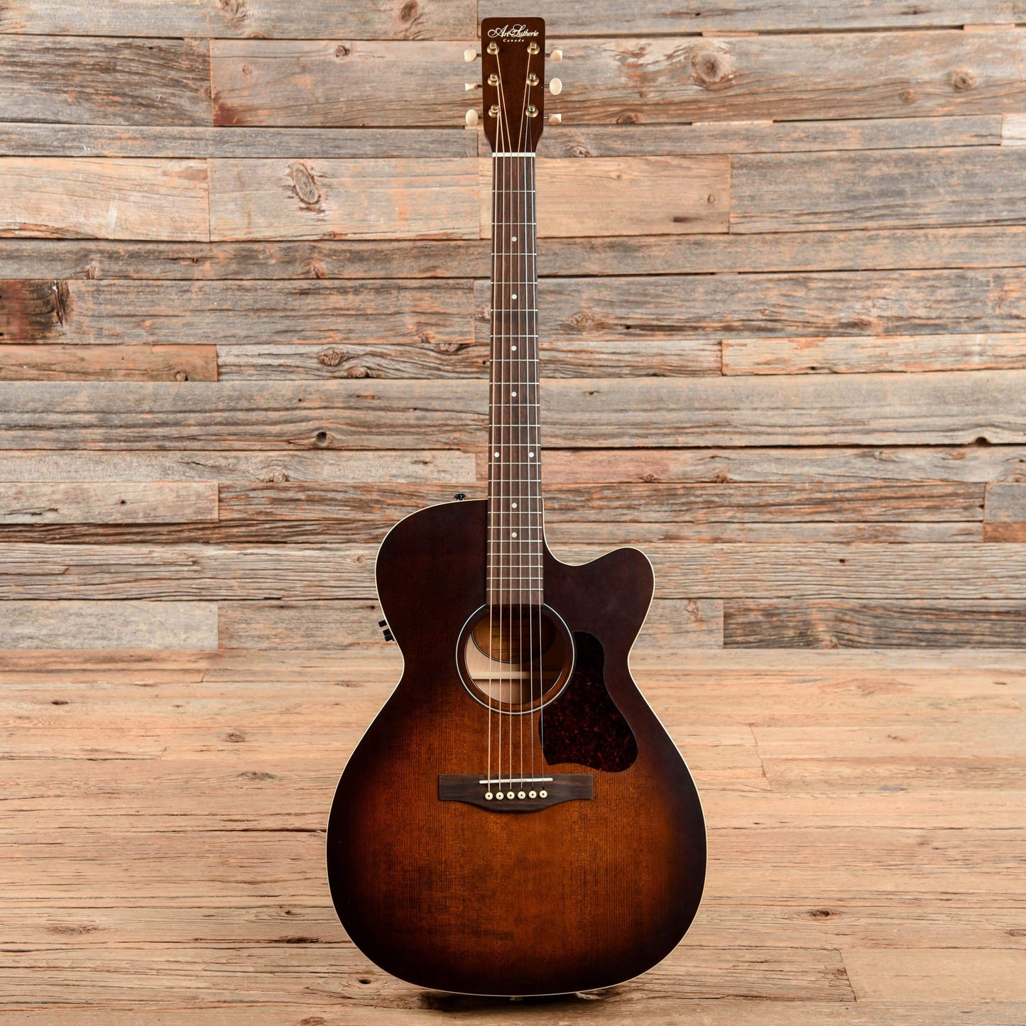 Art & Lutherie Legacy Concert Hall CW QIT Bourbon Burst 2004 Acoustic Guitars / Concert