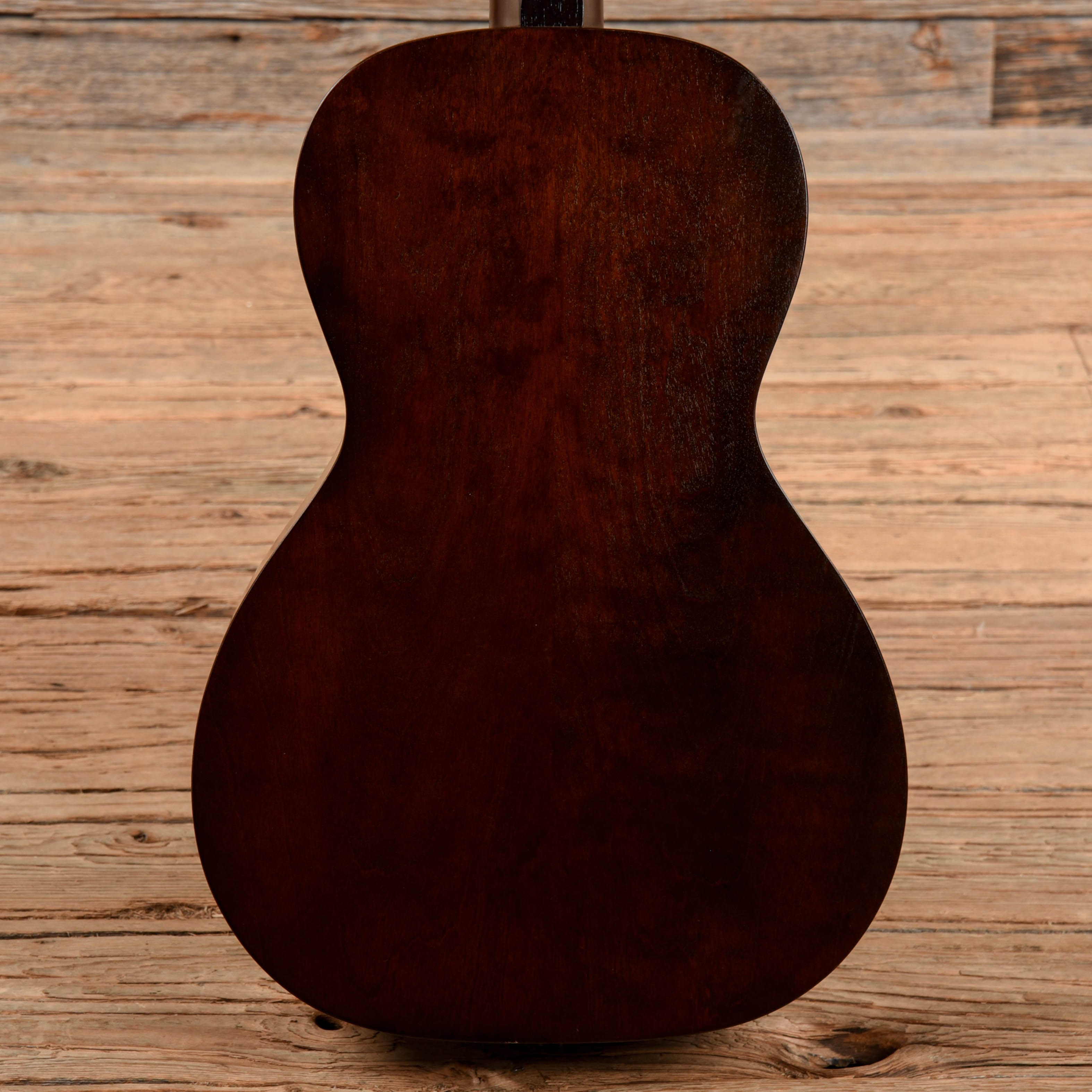 Art & Lutherie Roadhouse Bourbon Burst Acoustic Guitars / Concert