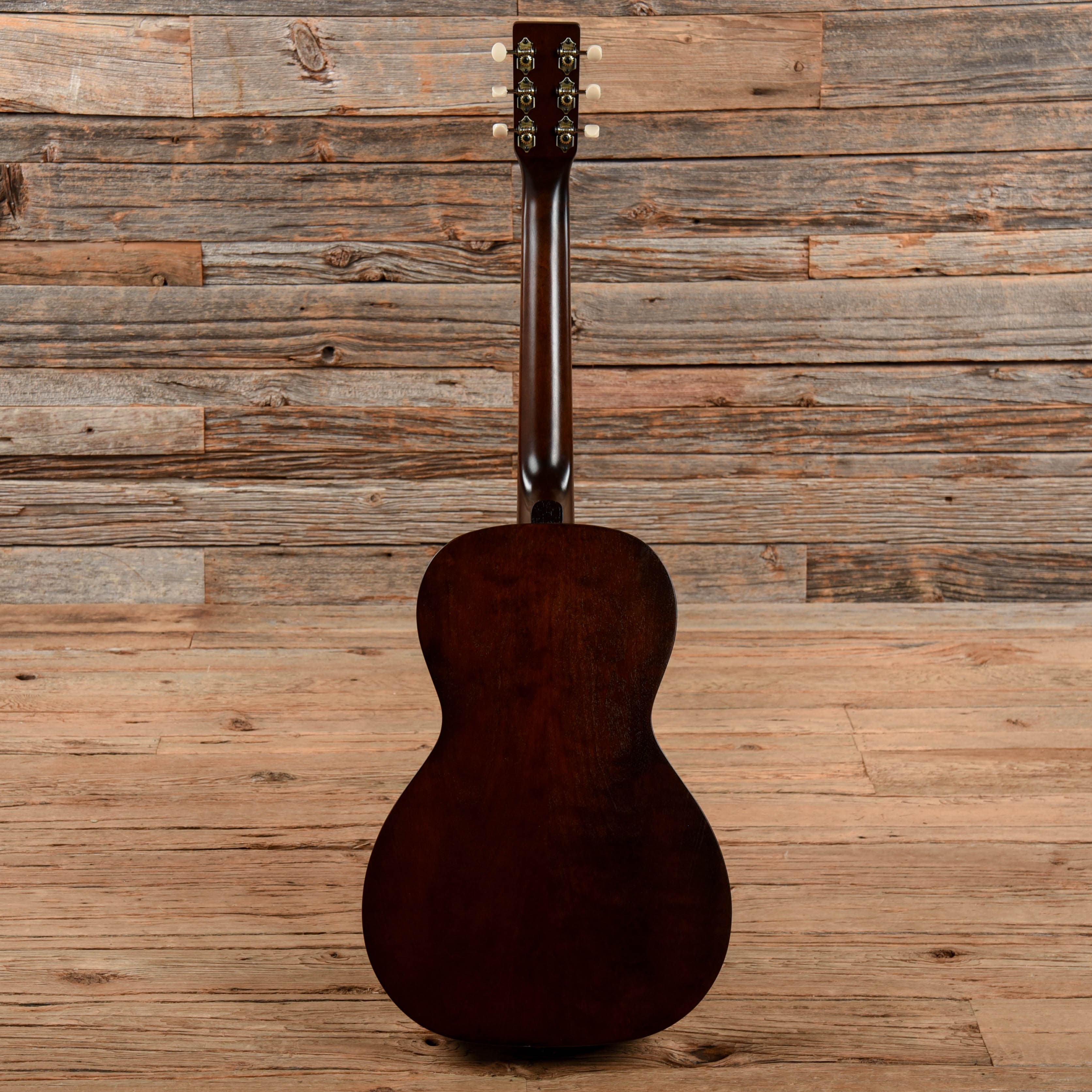 Art & Lutherie Roadhouse Bourbon Burst Acoustic Guitars / Concert