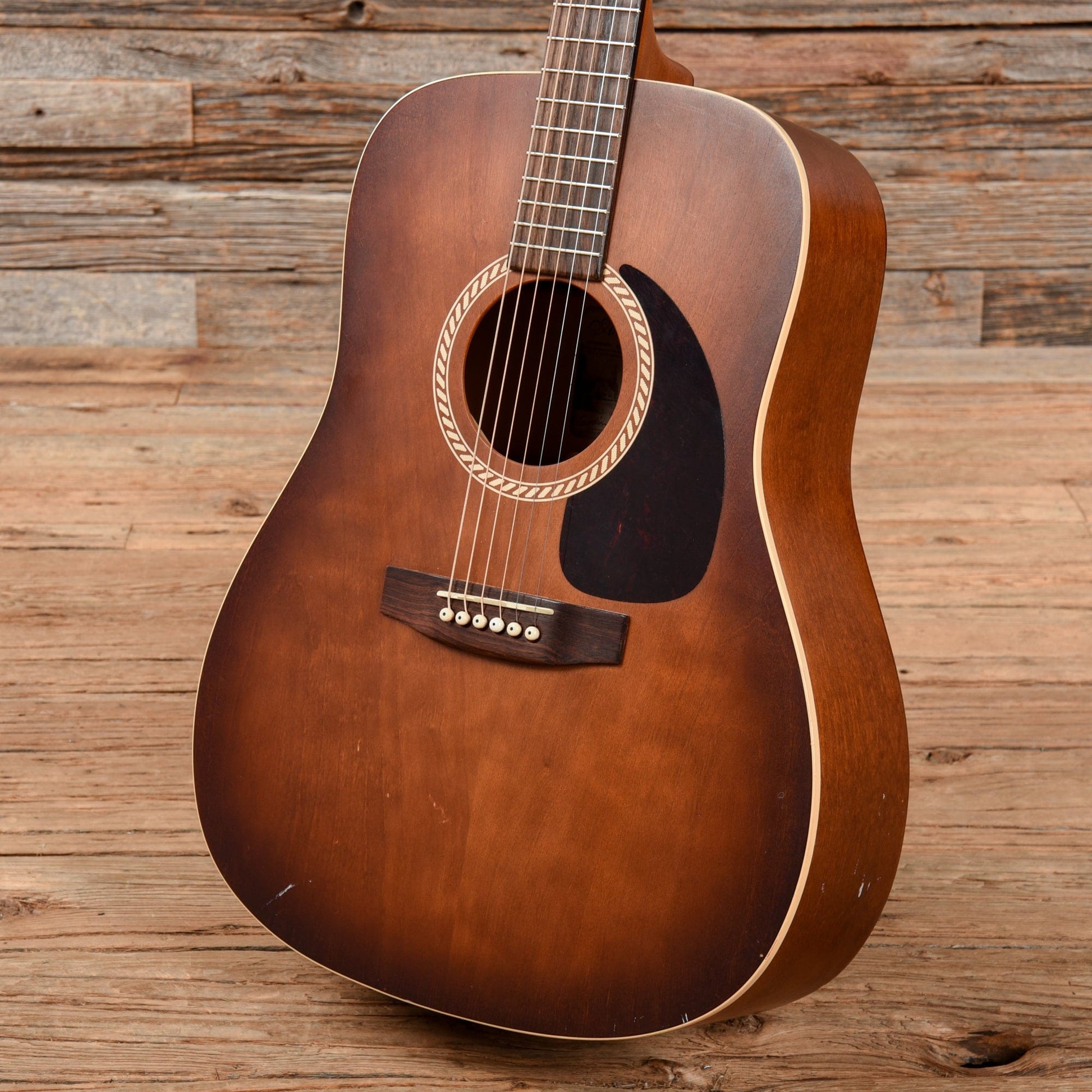 Art & Lutherie Wild Cherry Dreadnought Sunburst Acoustic Guitars / Dreadnought