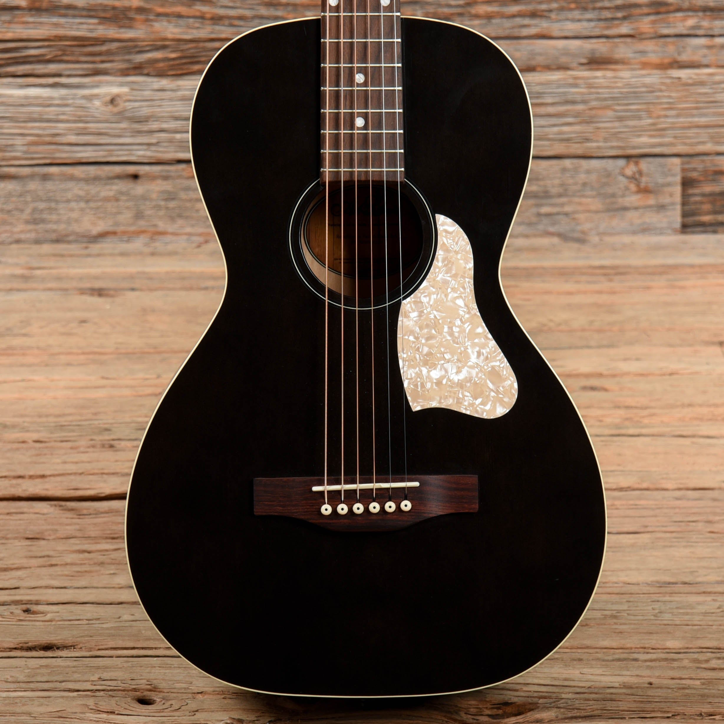 Art & Lutherie Roadhouse Parlor Acoustic-Electric Guitar Faded Black Acoustic Guitars / Parlor