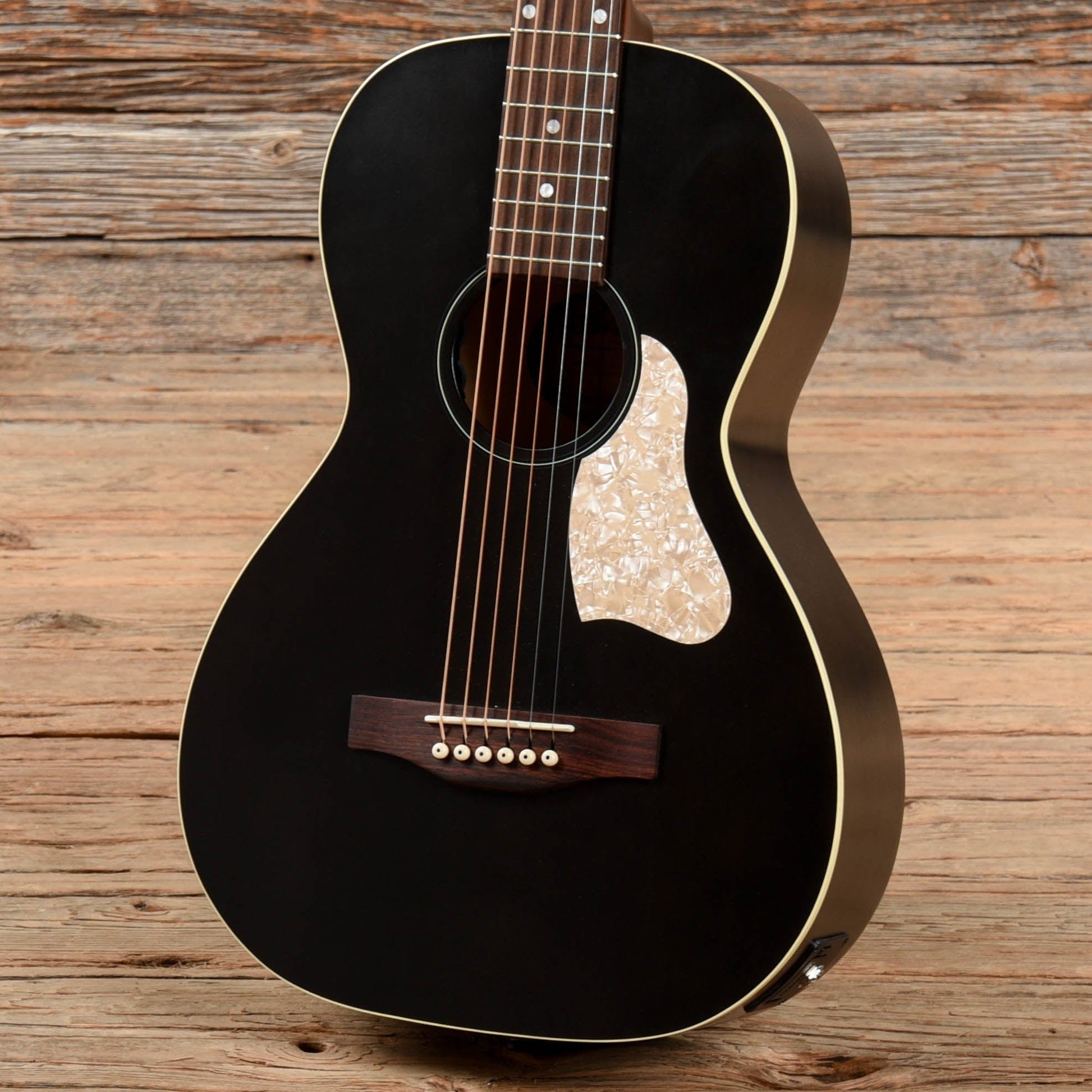Art & Lutherie Roadhouse Parlor Acoustic-Electric Guitar Faded Black Acoustic Guitars / Parlor