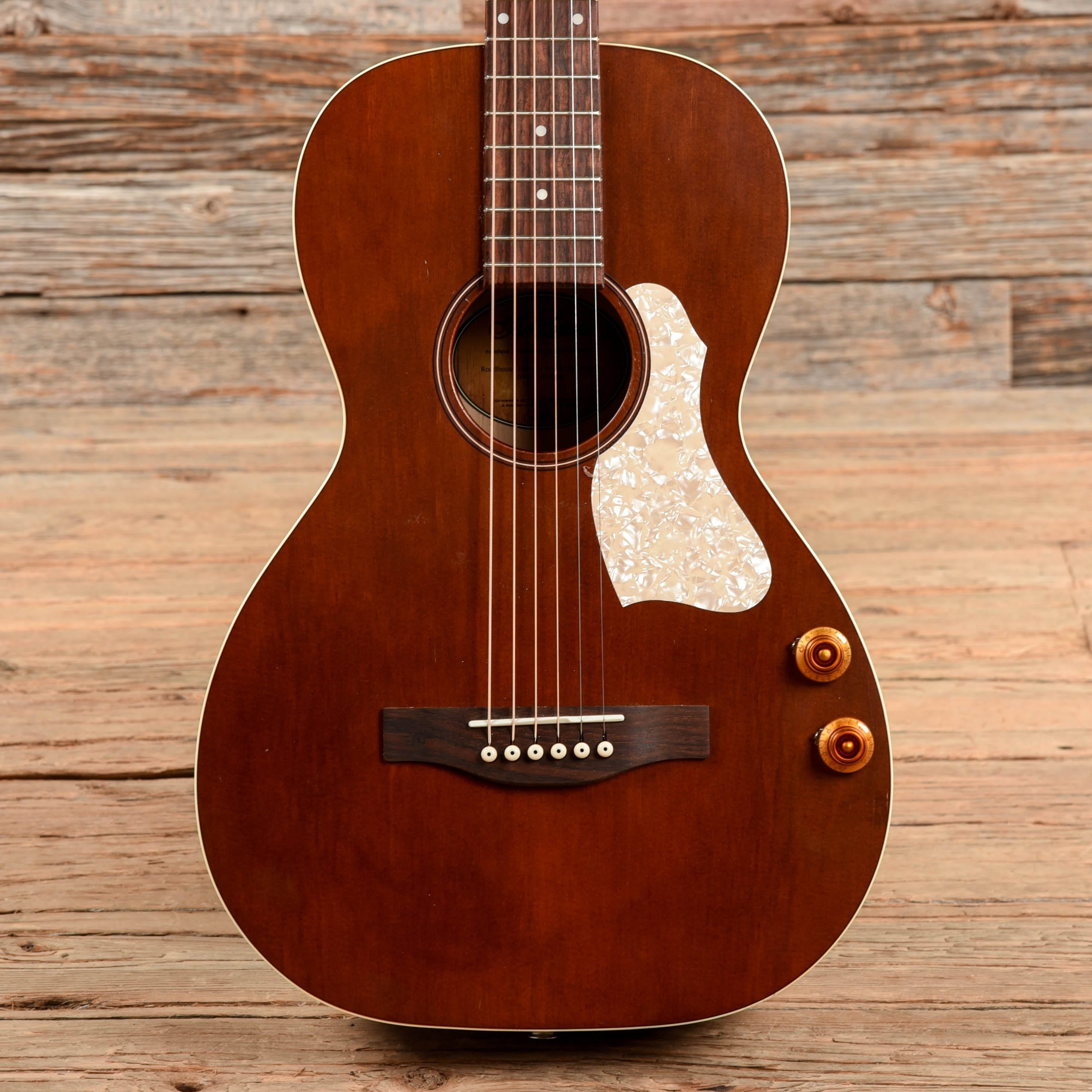 Art & Lutherie Roadhouse Parlor w/Q-Discrete Electronics Natural Acoustic Guitars / Parlor