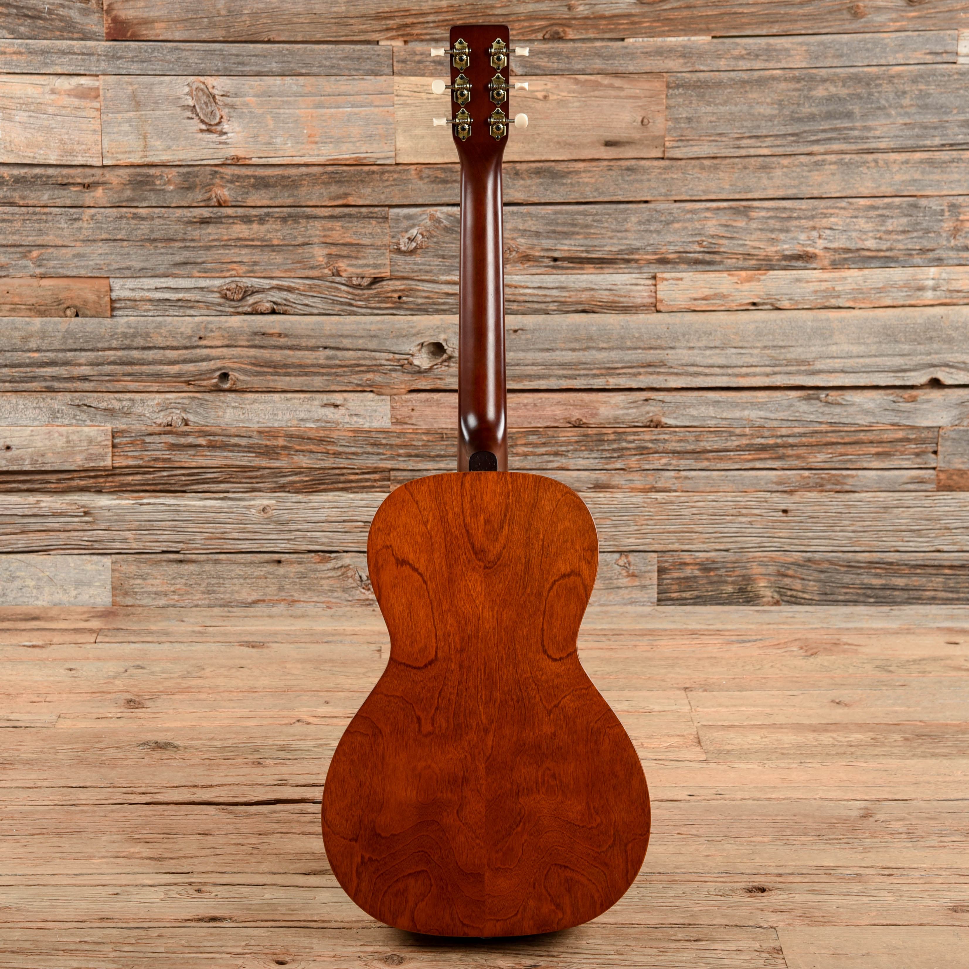 Art & Lutherie Roadhouse Parlor w/Q-Discrete Electronics Natural Acoustic Guitars / Parlor