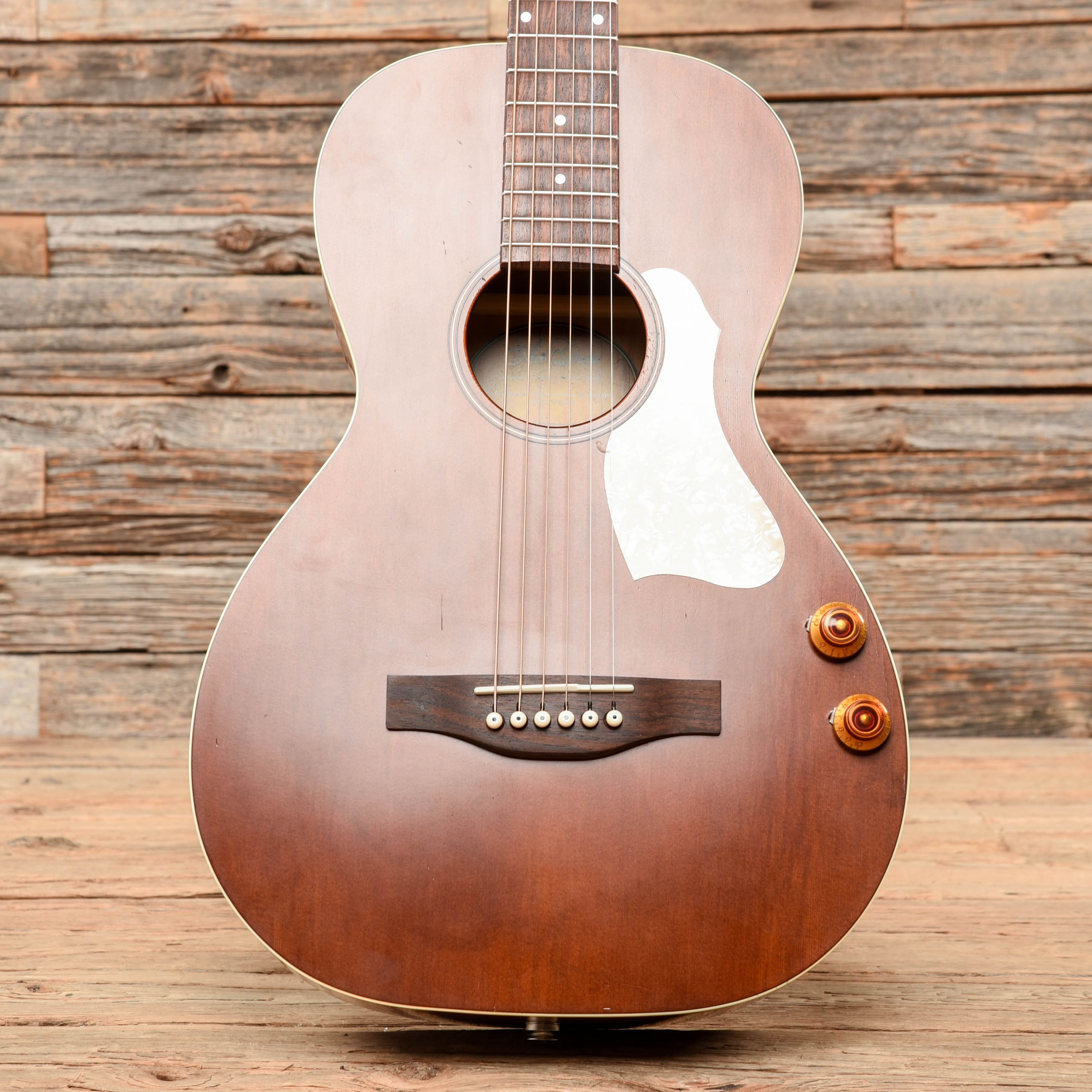 Art & Lutherie Roadhouse Parlor w/Q-Discrete Electronics Natural Acoustic Guitars / Parlor
