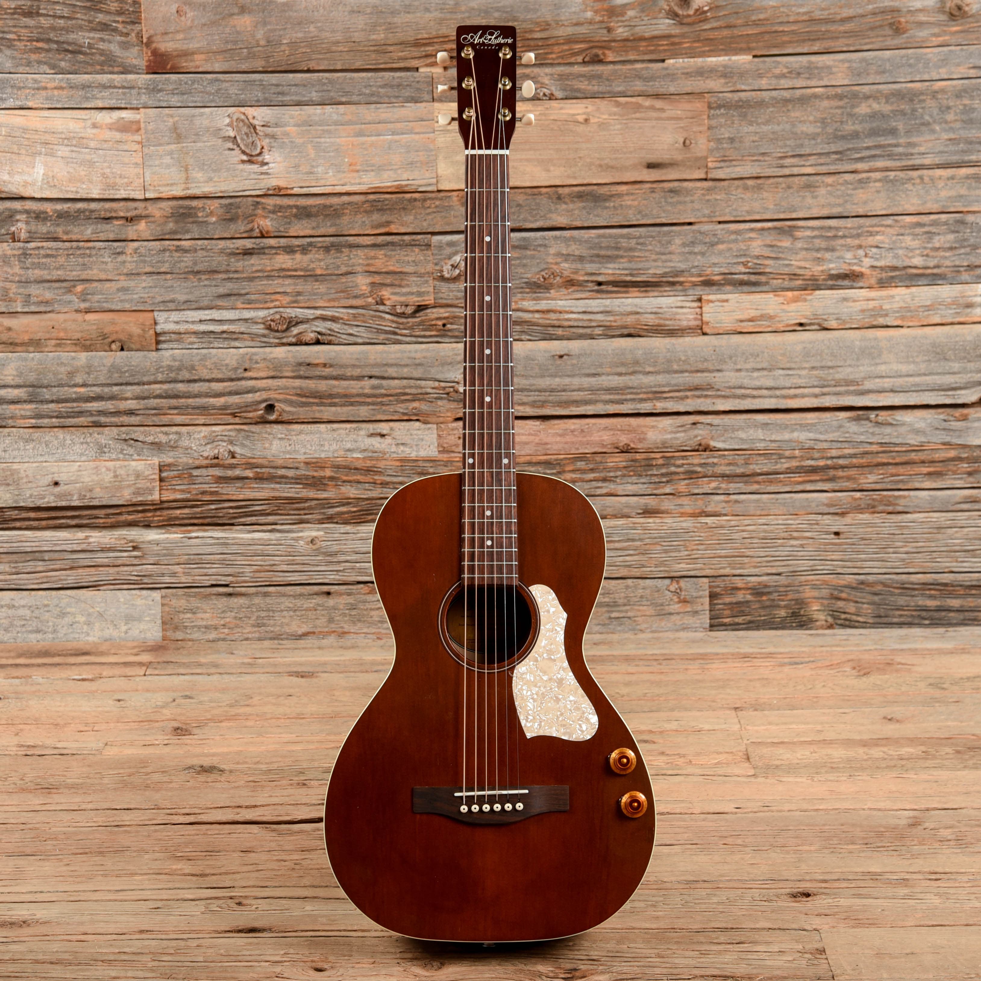 Art & Lutherie Roadhouse Parlor w/Q-Discrete Electronics Natural Acoustic Guitars / Parlor