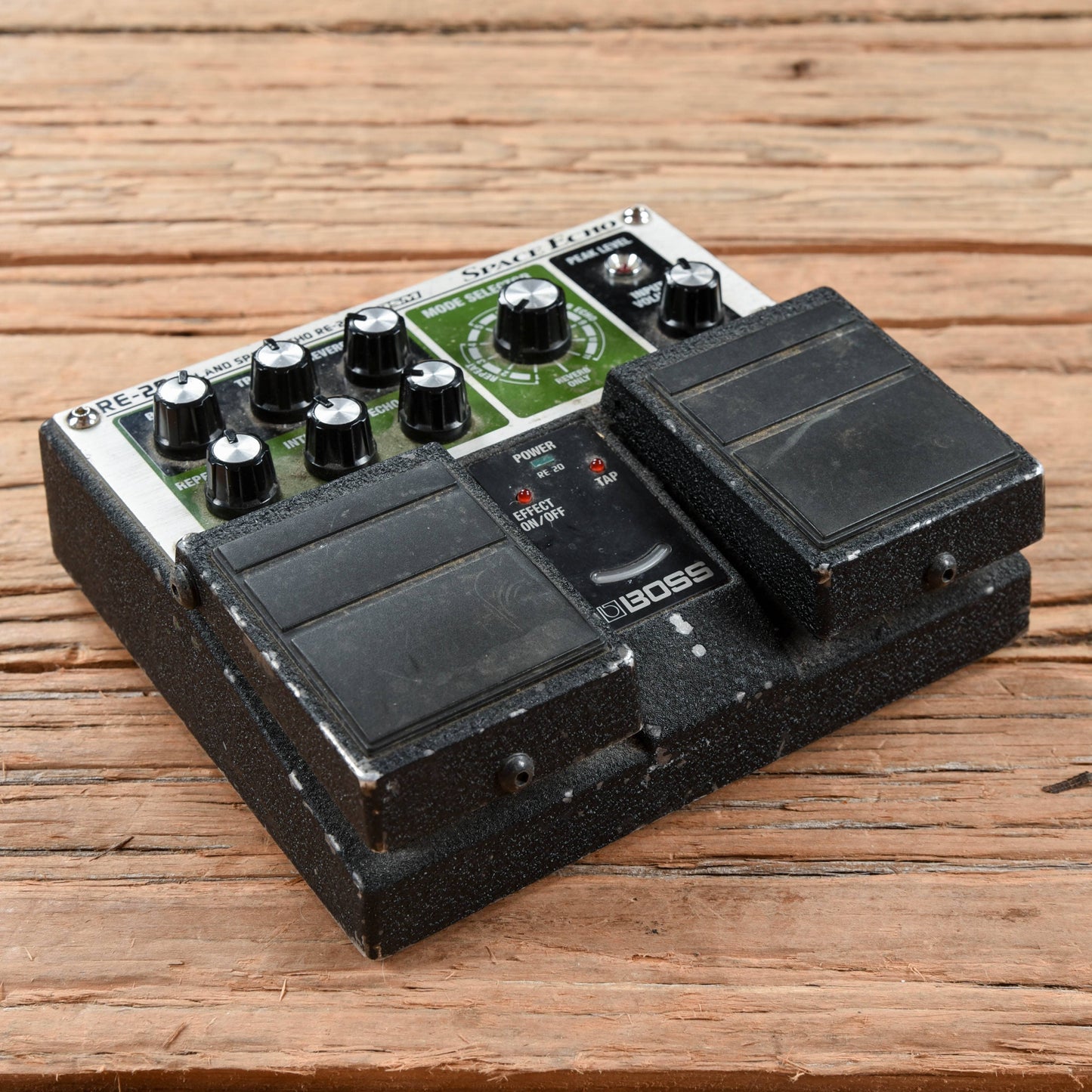 Boss RE-20 Space Echo Effects and Pedals / Delay