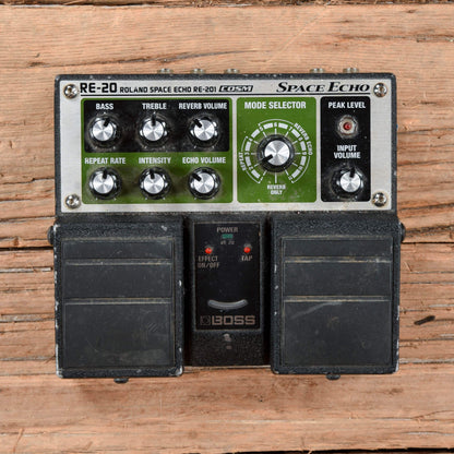 Boss RE-20 Space Echo Effects and Pedals / Delay