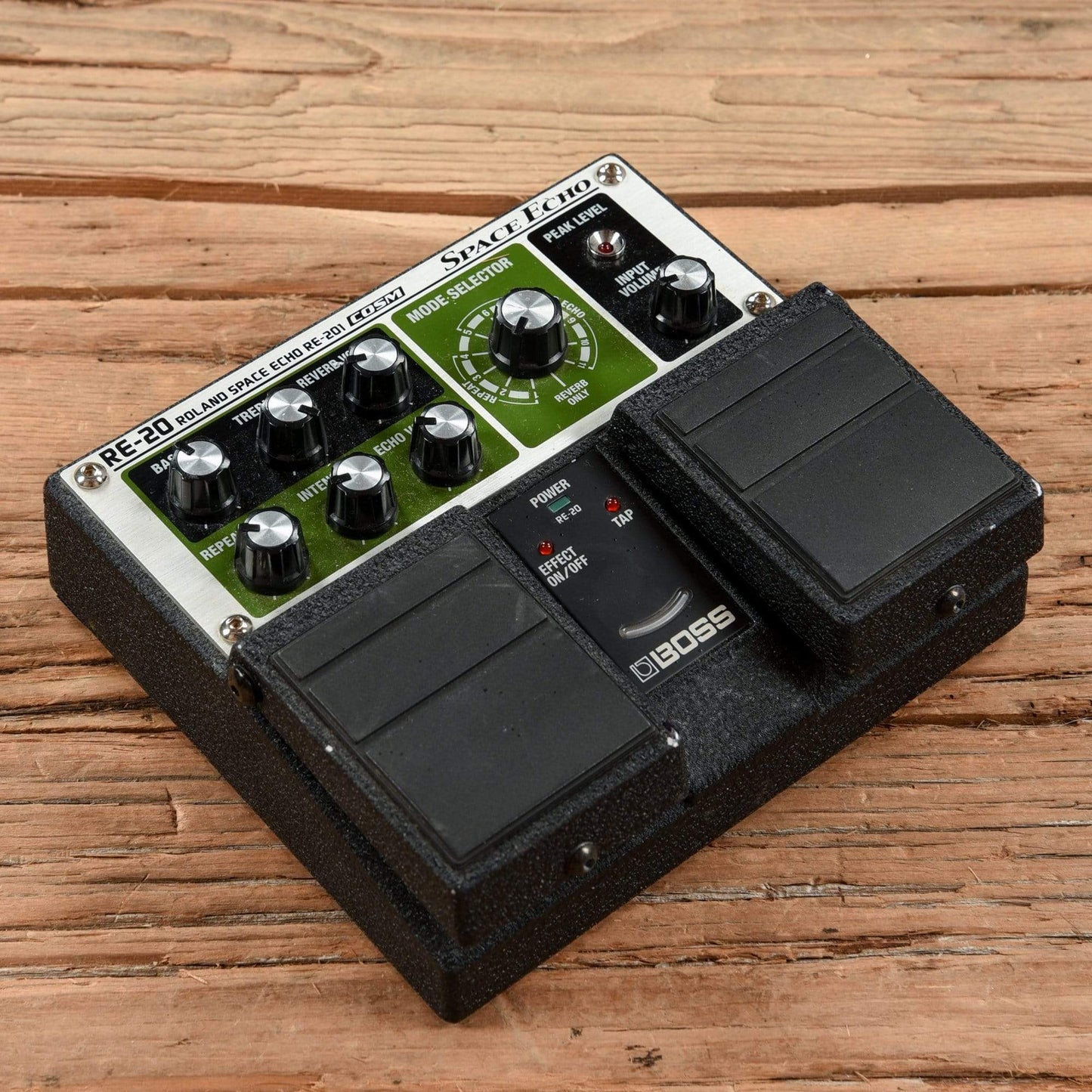 Boss RE-20 Space Echo Effects and Pedals / Delay