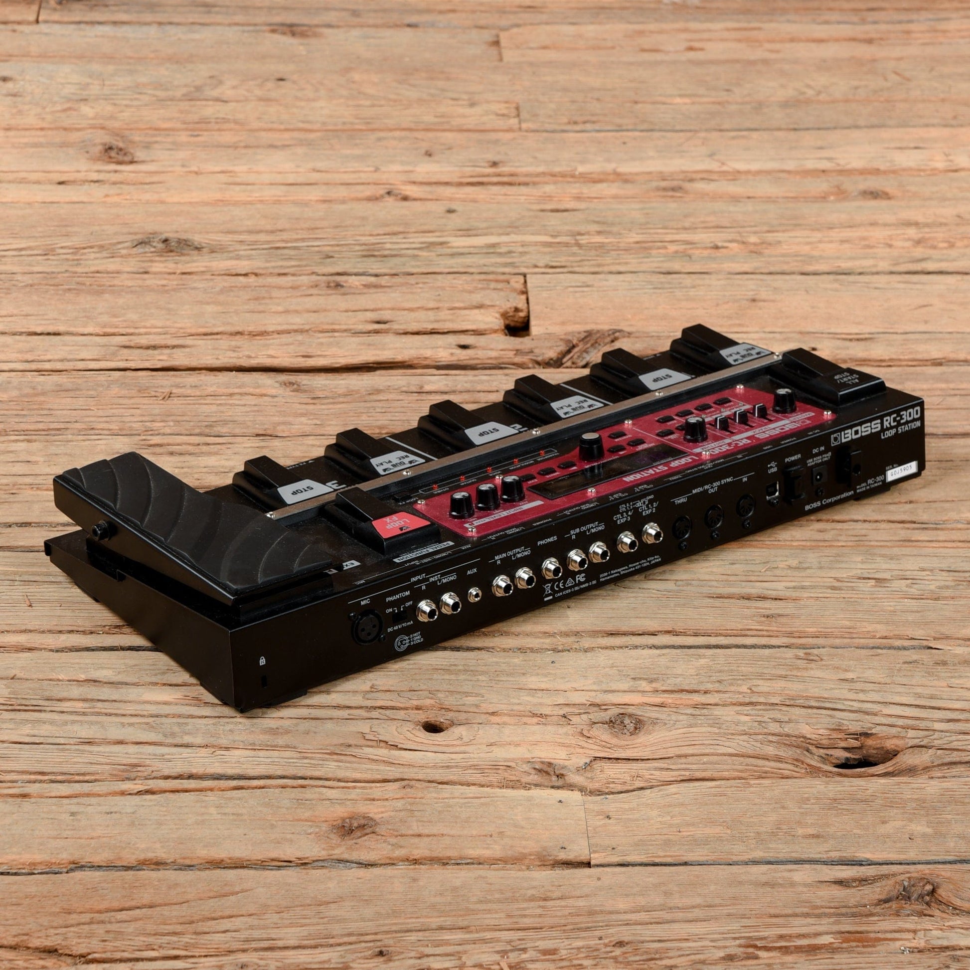 Boss RC-300 Loop Station Effects and Pedals / Loop Pedals and Samplers