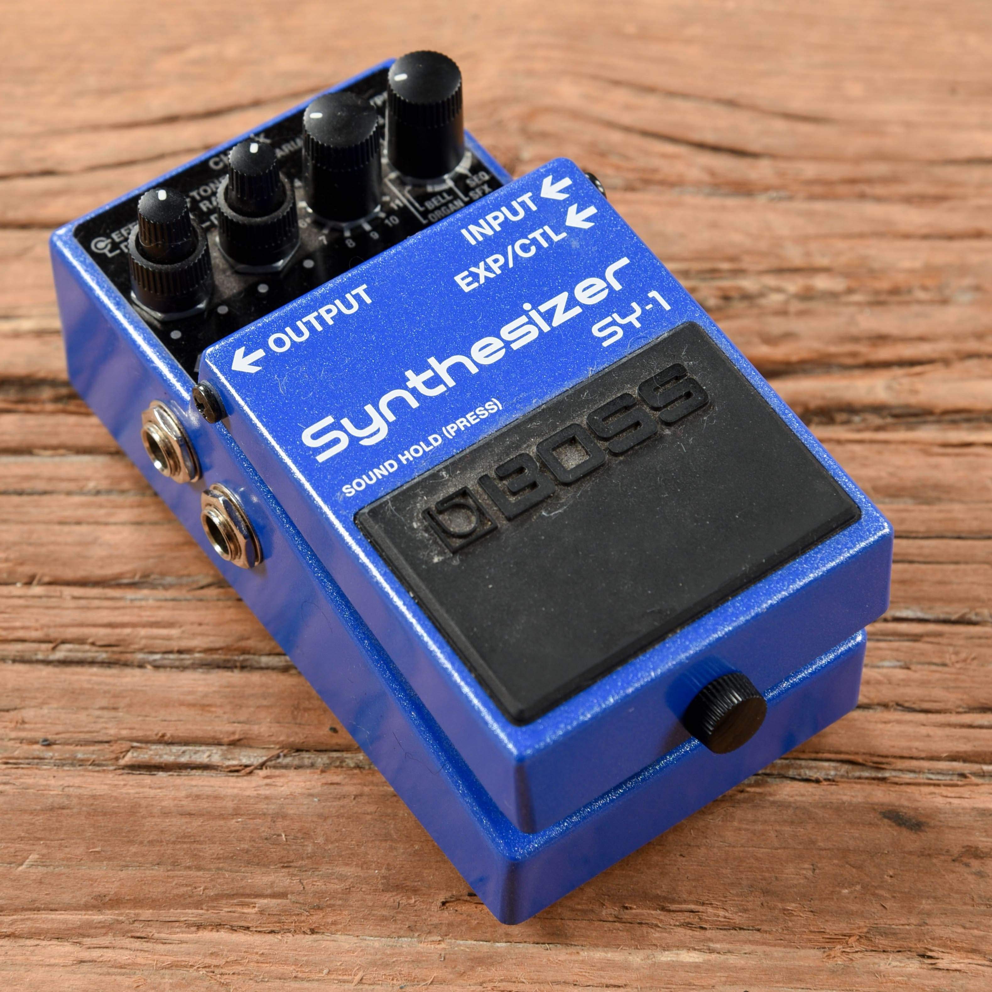 Boss SY-1 Synthesizer Effects and Pedals / Noise Generators