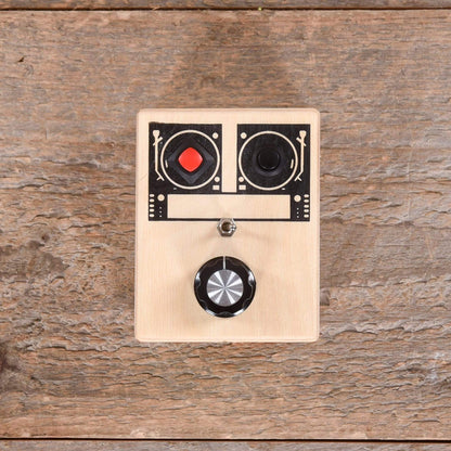 BrandNewNoise Loopy Lou Voice Recorder with Loop Switch Effects and Pedals / Loop Pedals and Samplers