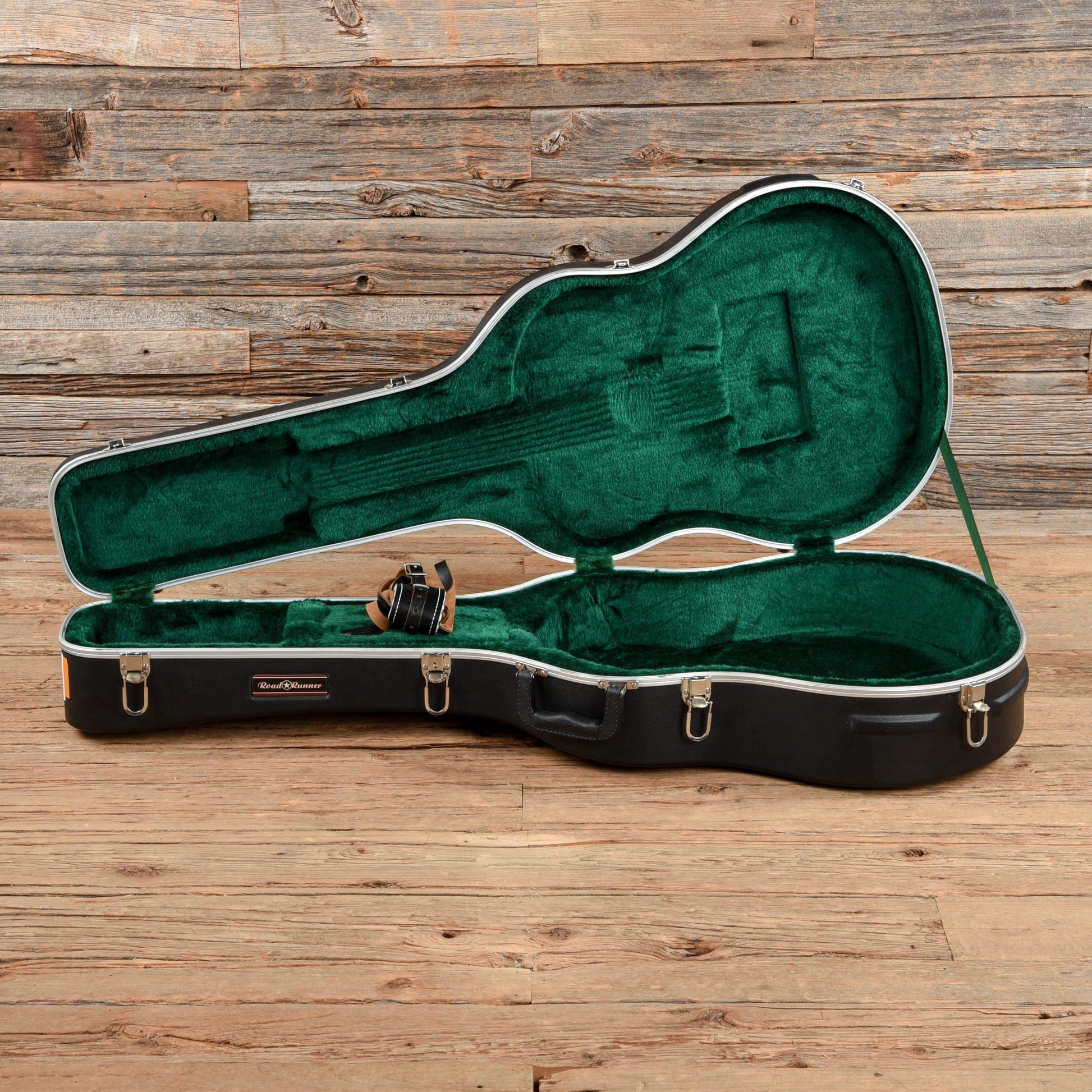 Breedlove Atlas Series Model AC25/SM Natural Acoustic Guitars / Concert