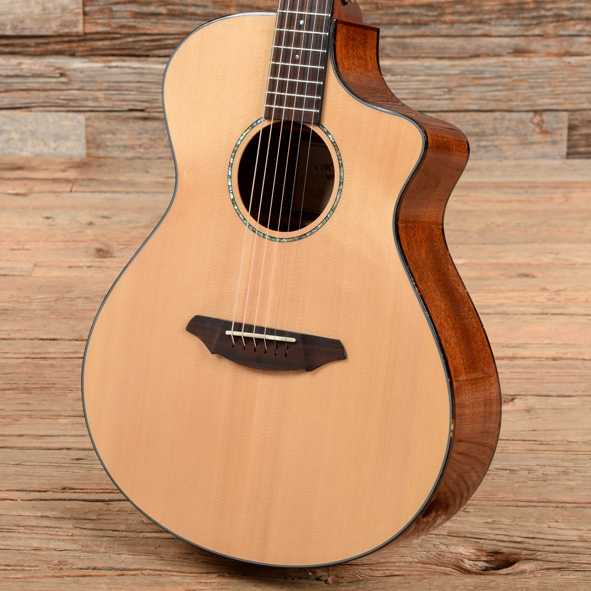 Breedlove Atlas Series Model AC25/SM Natural Acoustic Guitars / Concert