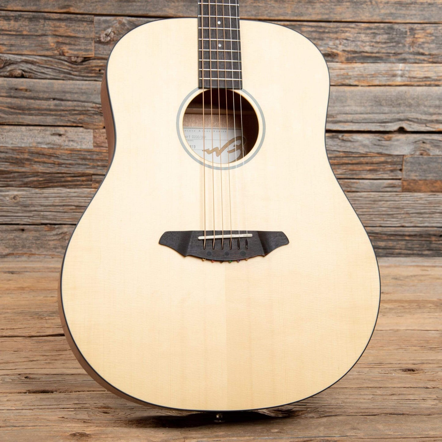 Breedlove Passport Series D200/SMP Natural Acoustic Guitars / Dreadnought