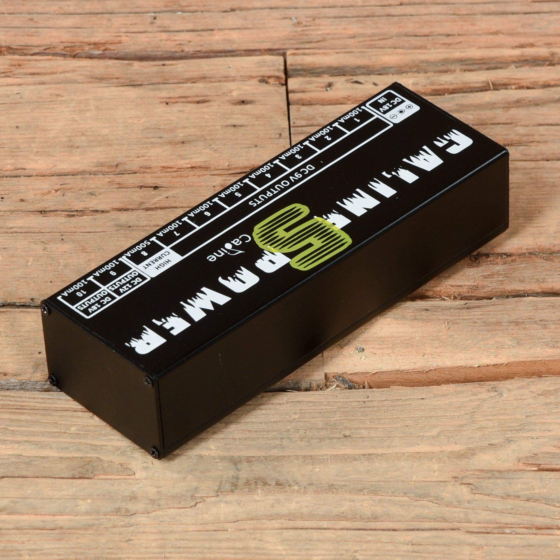 Caline CP-05 Effects and Pedals / Pedalboards and Power Supplies