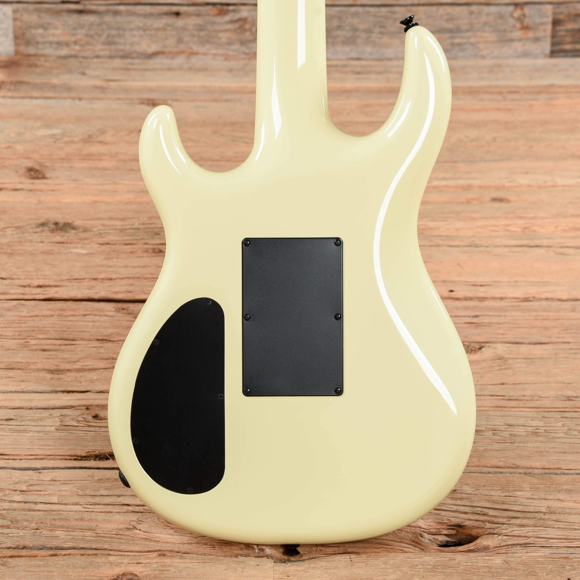 Carvin DC727 White Electric Guitars / Solid Body