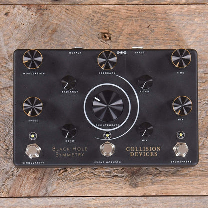 Collision Devices Black Hole Symmetry Delay Reverb Fuzz Effects and Pedals / Delay