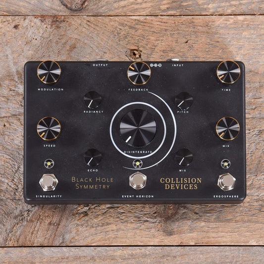 Collision Devices Black Hole Symmetry Delay Reverb Fuzz Effects and Pedals / Delay