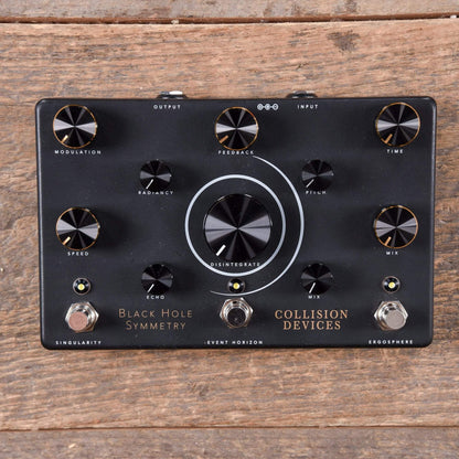 Collision Devices Black Hole Symmetry Delay Reverb Fuzz Effects and Pedals / Delay