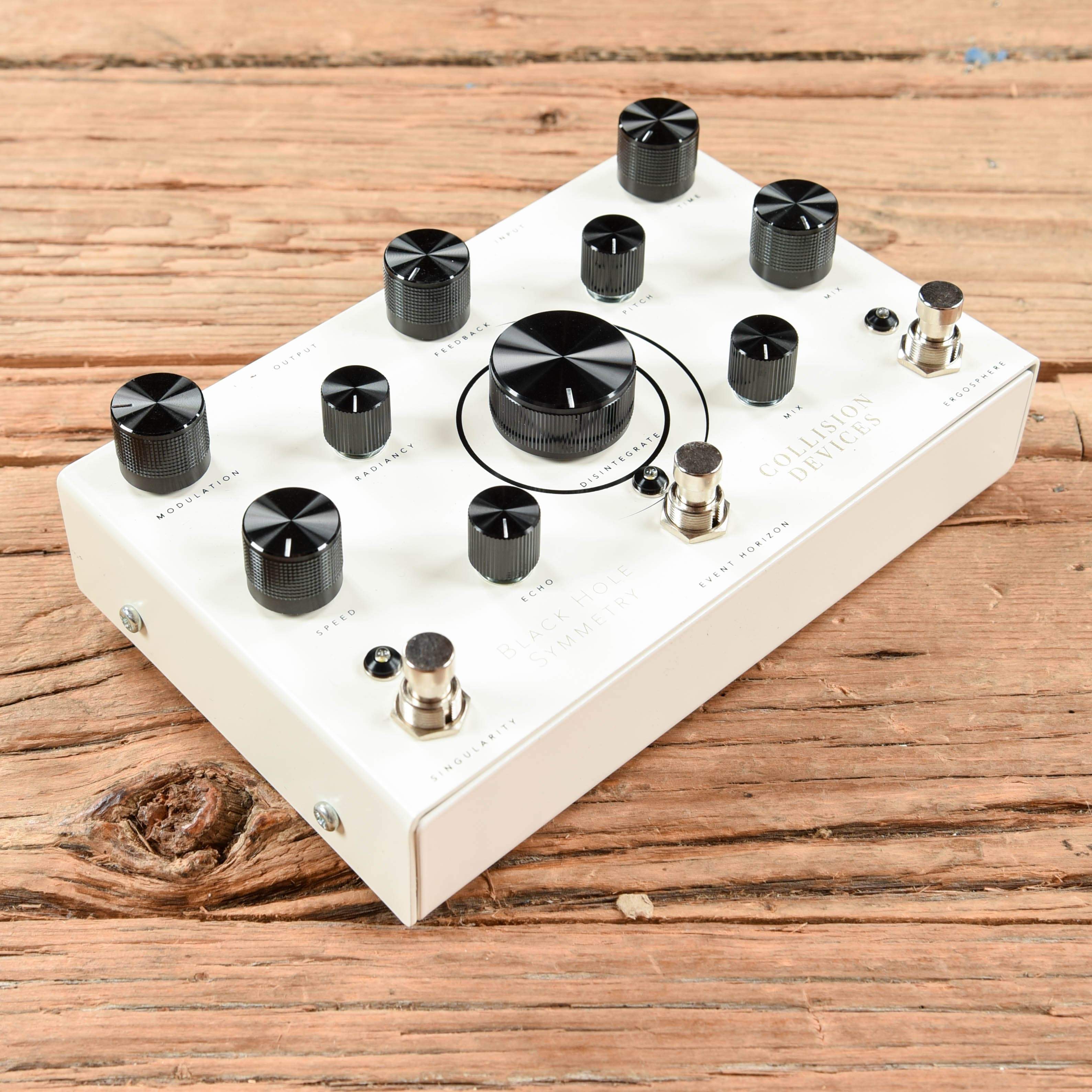 Collision Devices Black Hole Symmetry White Effects and Pedals / Delay