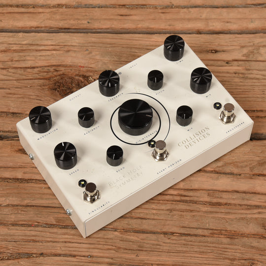 Collision Devices Black Hole Symmetry White Effects and Pedals / Delay