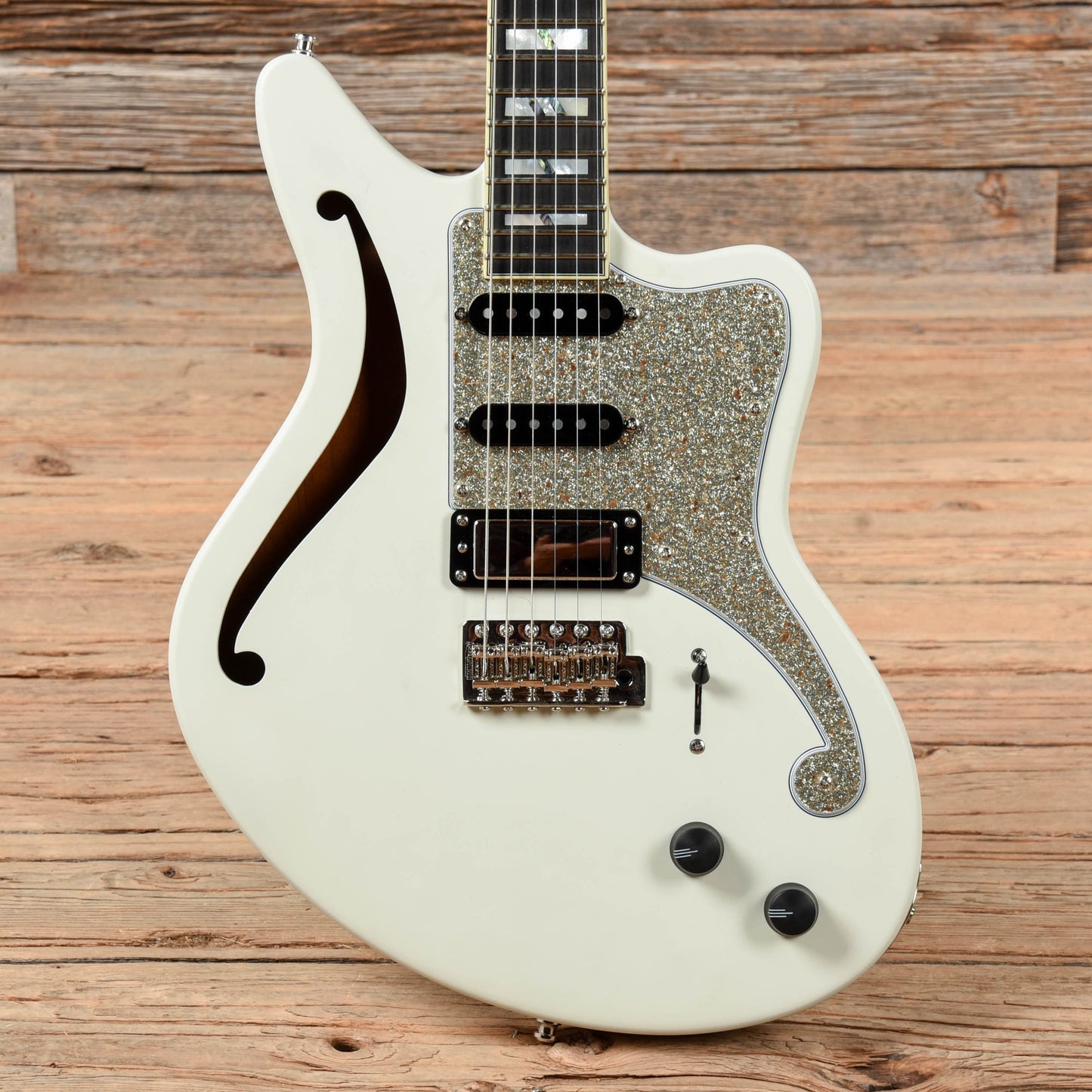 D'Angelico Deluxe Bedford SH HSS White Electric Guitars / Semi-Hollow