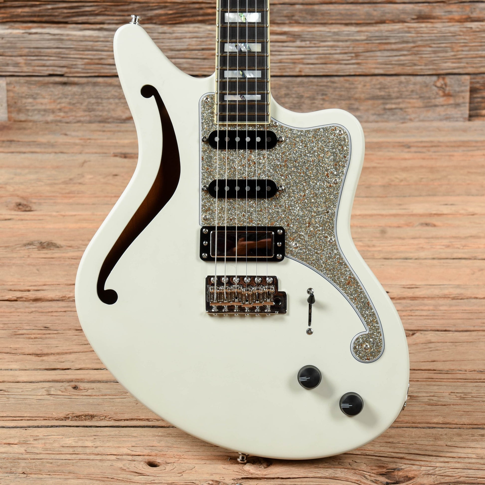 D'Angelico Deluxe Bedford SH HSS White Electric Guitars / Semi-Hollow