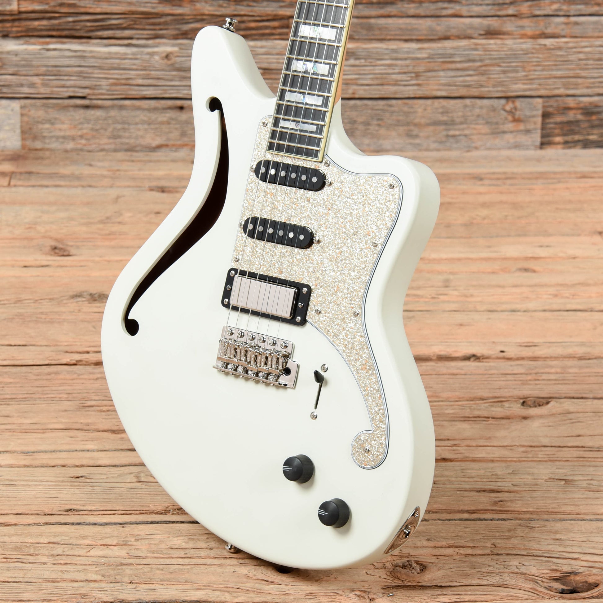 D'Angelico Deluxe Bedford SH HSS White Electric Guitars / Semi-Hollow