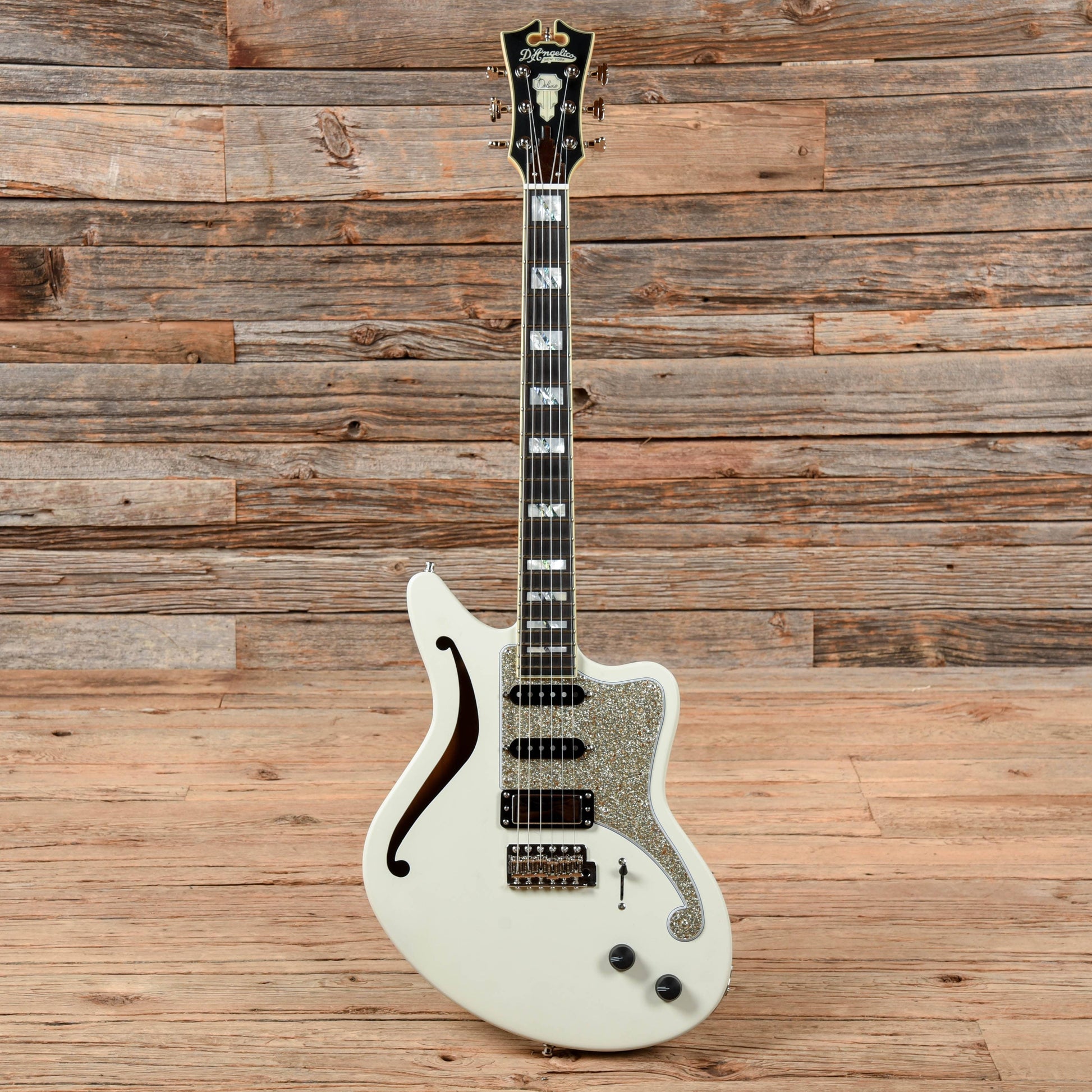 D'Angelico Deluxe Bedford SH HSS White Electric Guitars / Semi-Hollow