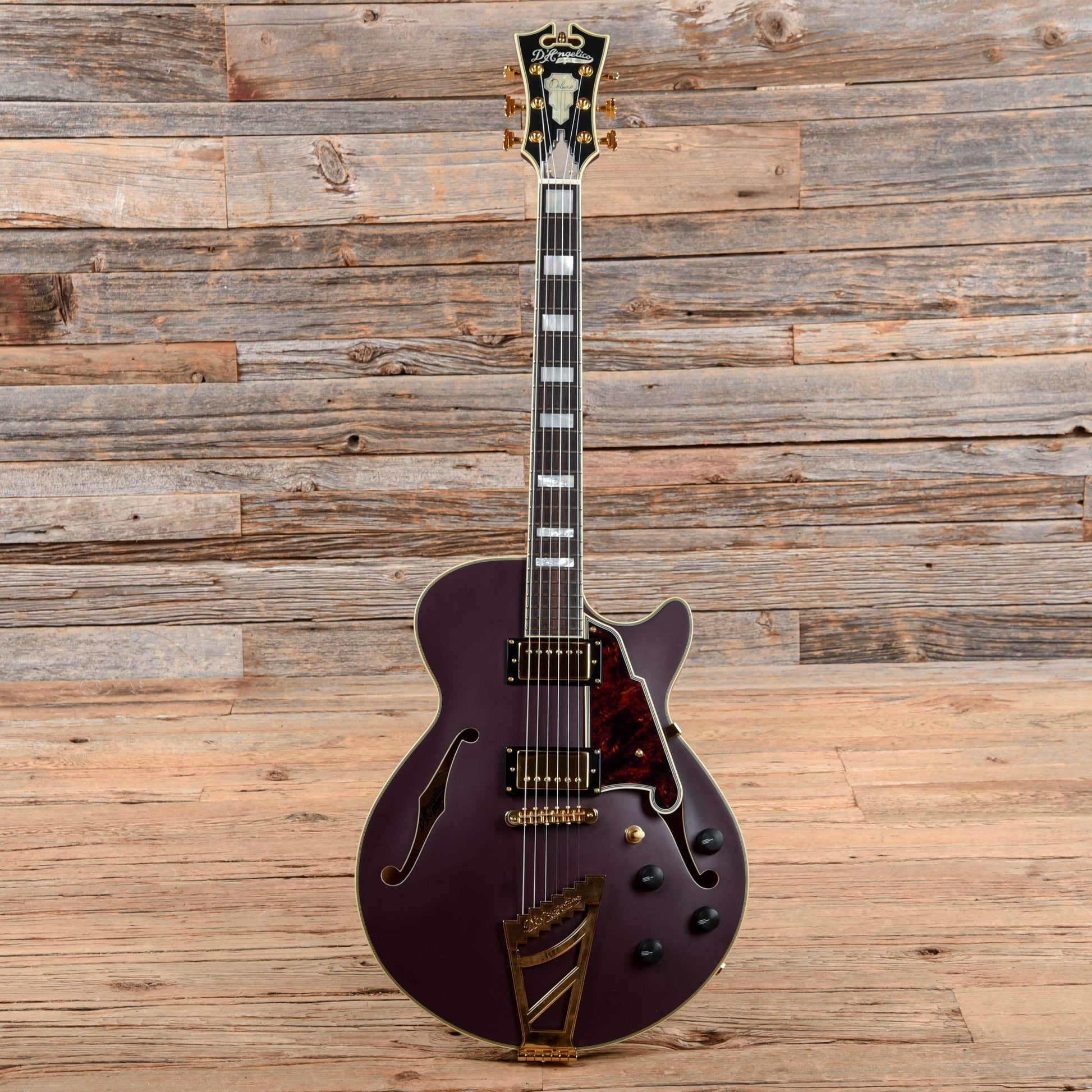 D'Angelico Deluxe SSTP Semi-Hollow Single Cutaway Matte Plum 2017 Electric Guitars / Semi-Hollow
