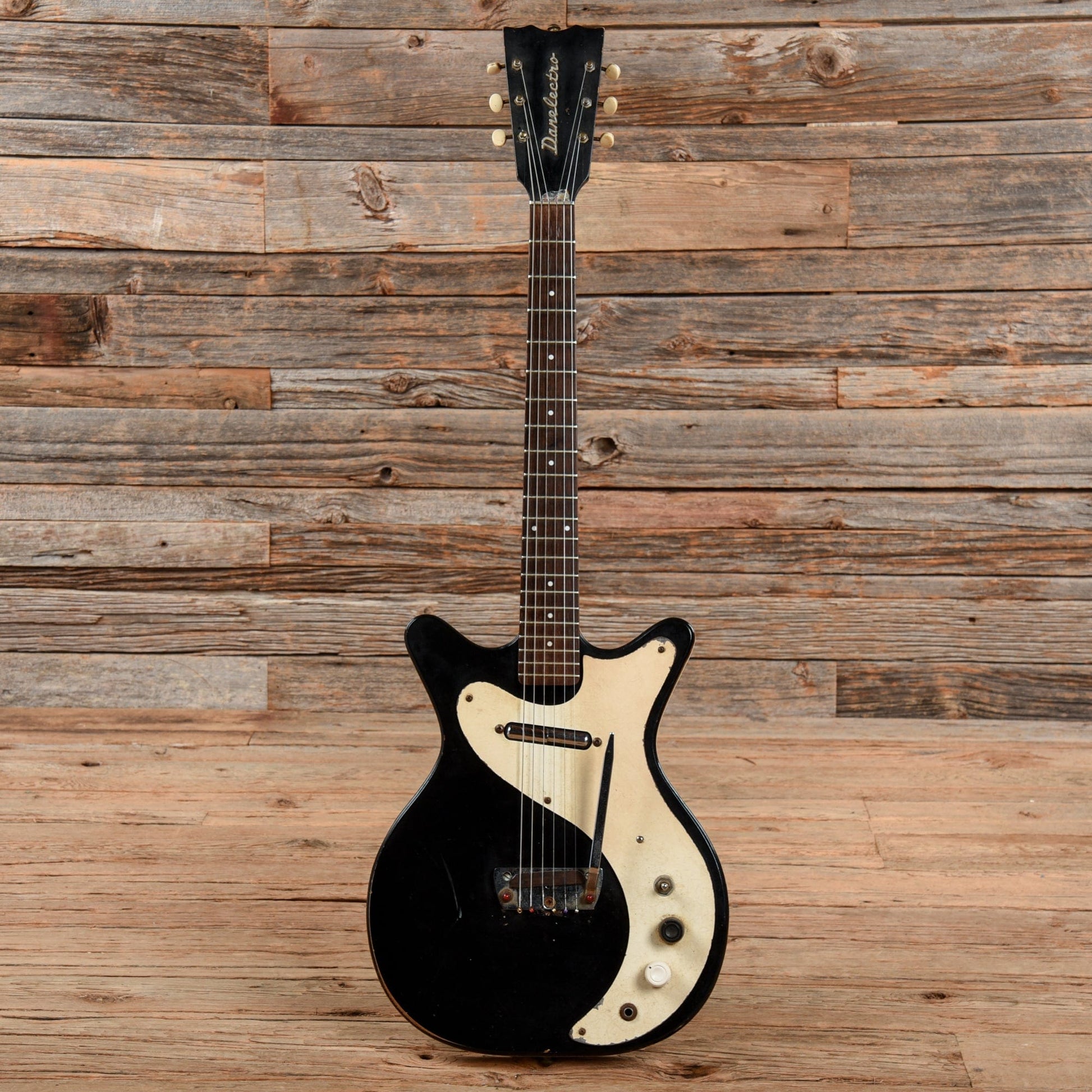 Danelectro 4011 Shorthorn Black 1962 Electric Guitars / Solid Body