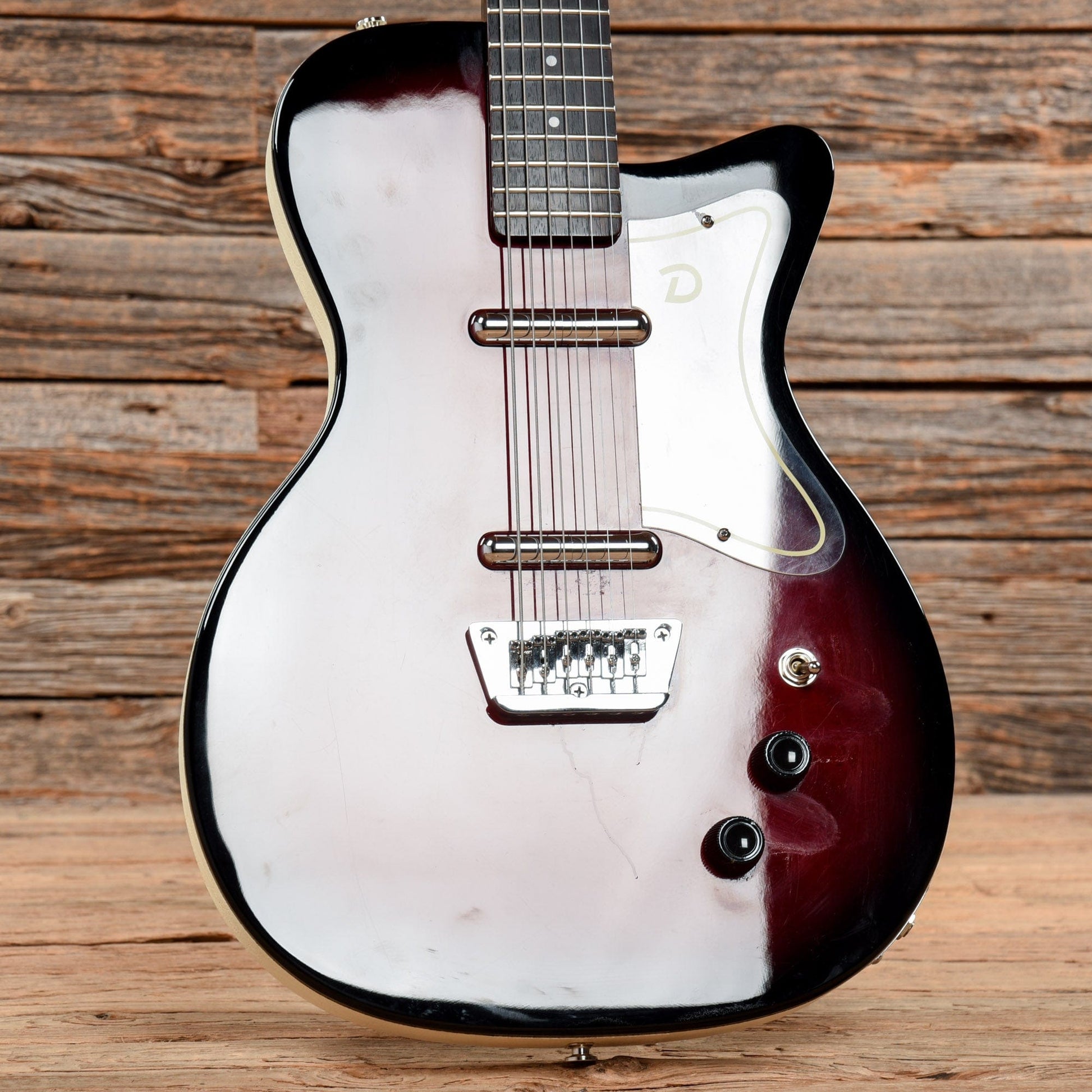 Danelectro '56 Baritone Red Burst Electric Guitars / Solid Body