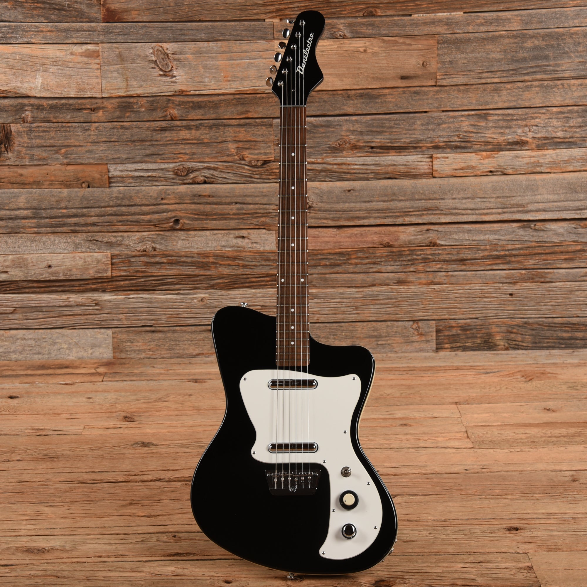Danelectro The '67 Dano Black – Chicago Music Exchange