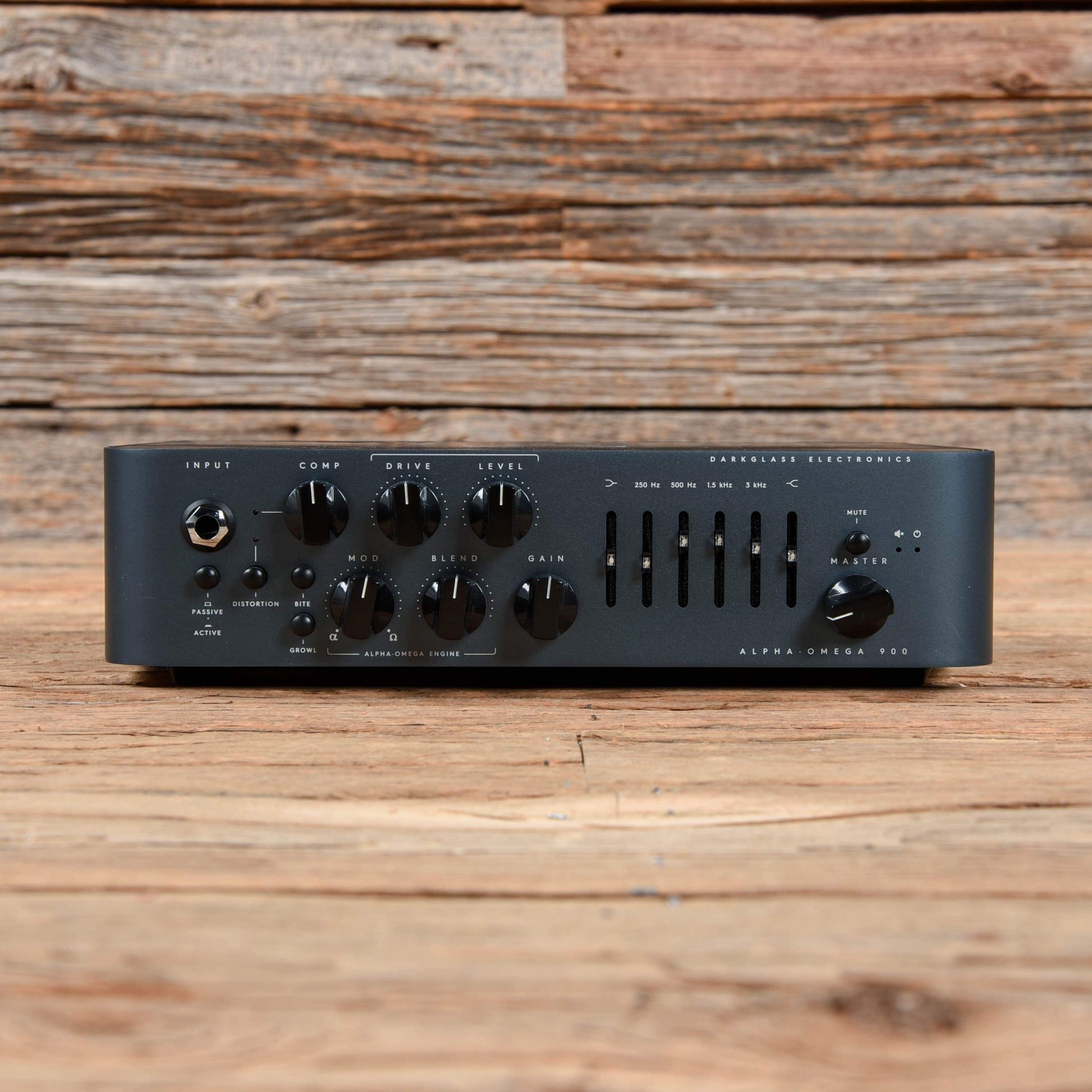 Darkglass Alpha Omega 900 Head Amps / Bass Heads
