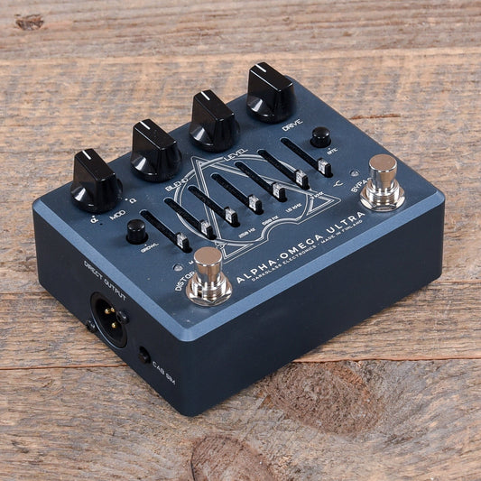 Darkglass Alpha Omega Ultra V2 w/ Aux Input Effects and Pedals / Bass Pedals