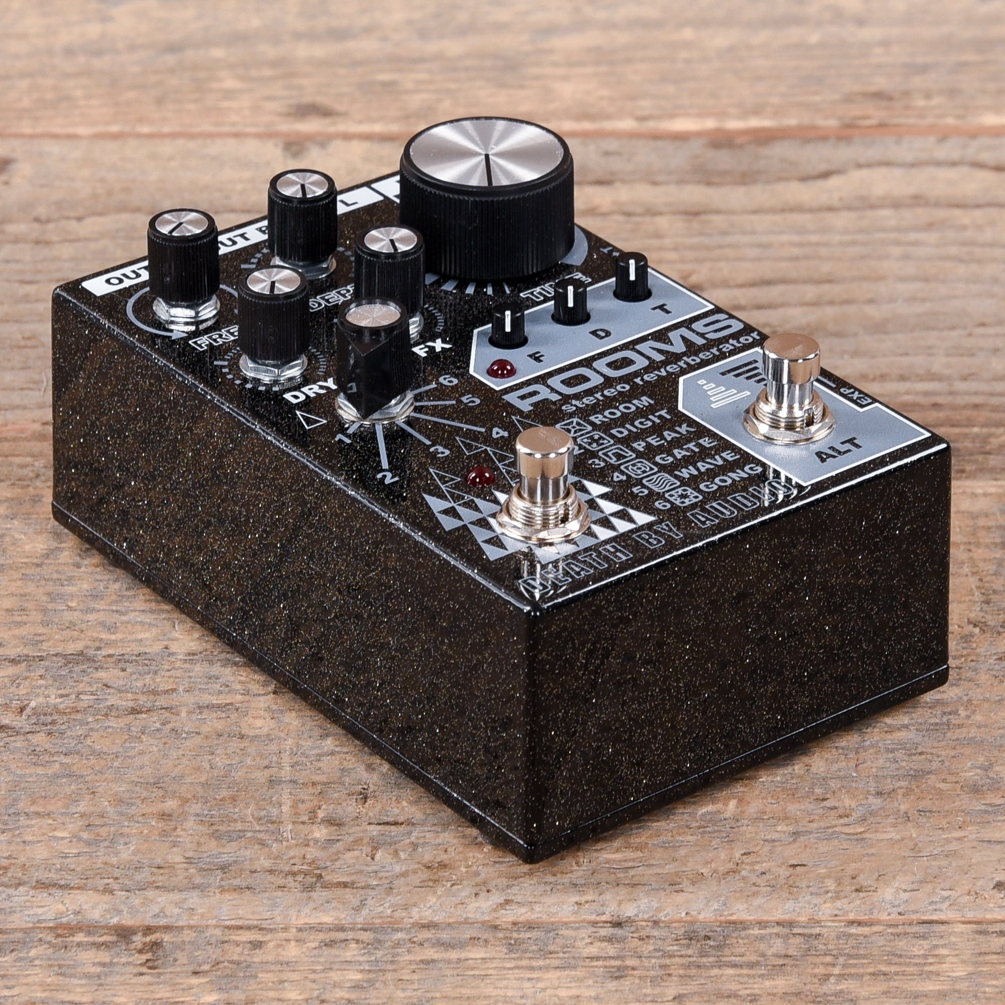 Death By Audio Rooms Stereo Multi Reverb Pedal – Chicago Music Exchange