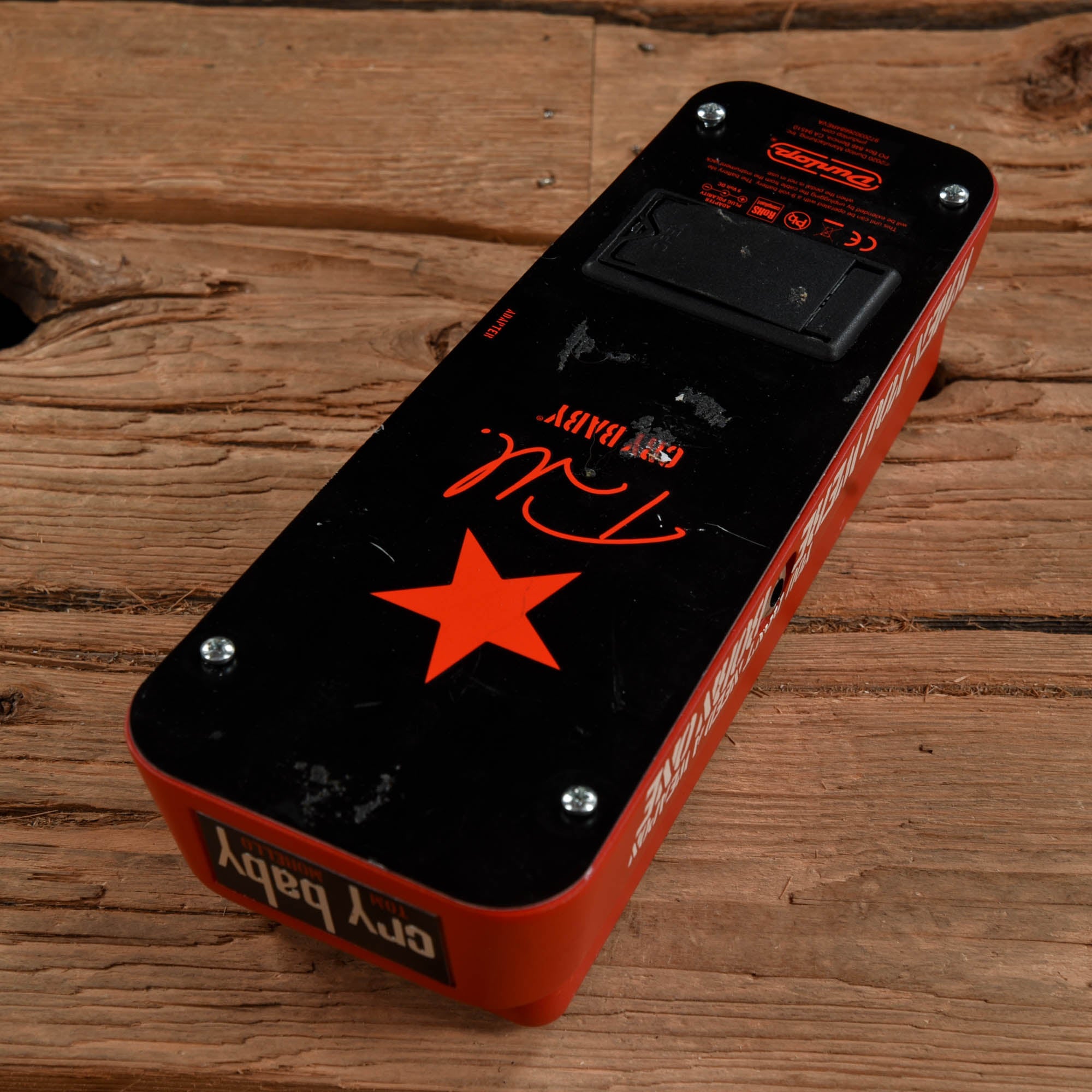 Dunlop Tom Morello Signature Cry Baby – Chicago Music Exchange