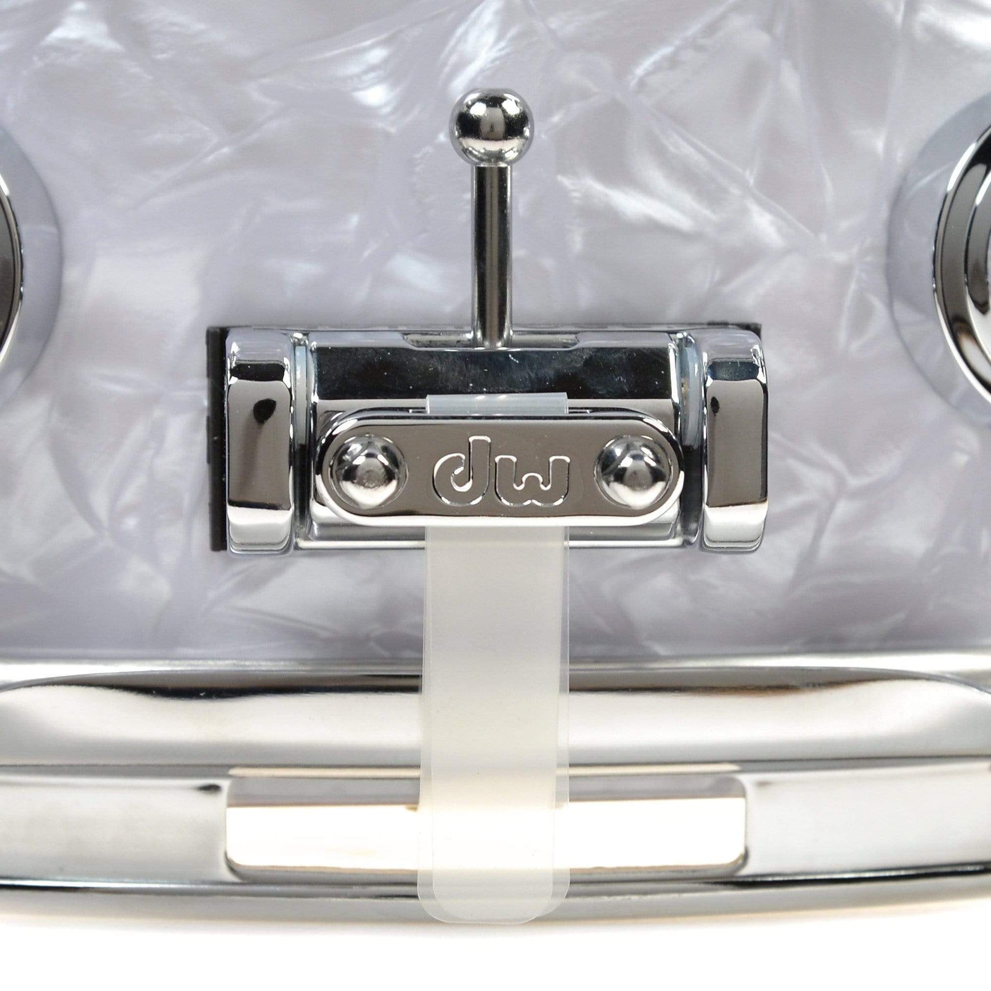 DW 8x14 Classic Series 16-Lug Snare Drum w/Mag Throw & 3 Point Butt Plate Classic Marine Drums and Percussion / Acoustic Drums / Snare