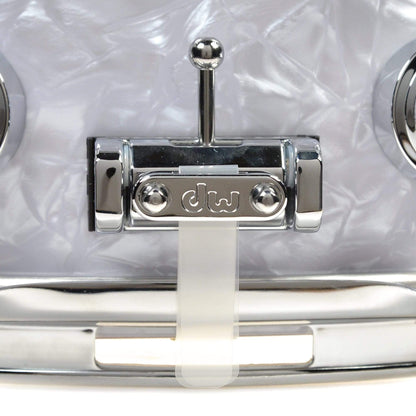 DW 8x14 Classic Series 16-Lug Snare Drum w/Mag Throw & 3 Point Butt Plate Classic Marine Drums and Percussion / Acoustic Drums / Snare