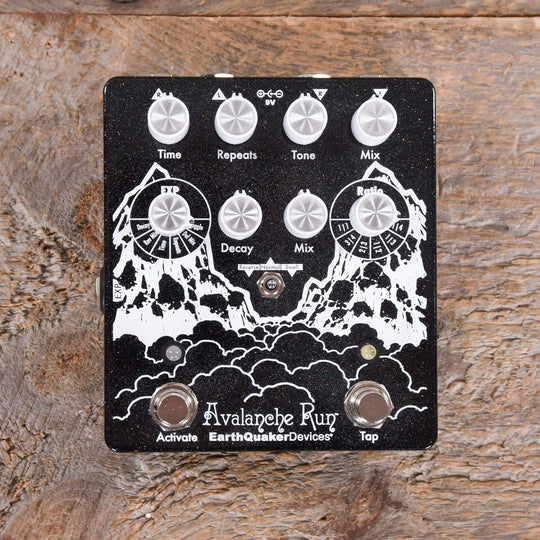 Earthquaker Devices Avalanche Run v2 Stereo Delay and Reverb Black/White Effects and Pedals / Delay