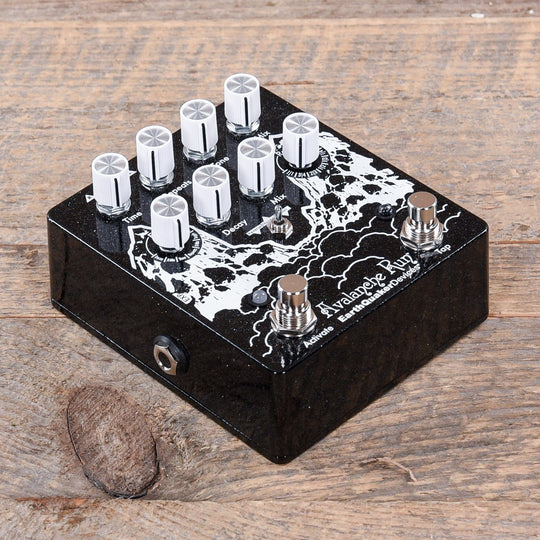 Earthquaker Devices Avalanche Run v2 Stereo Delay and Reverb Black/White Effects and Pedals / Delay