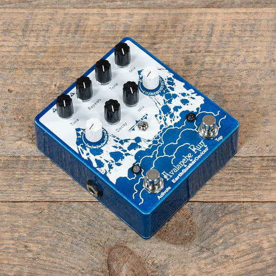 Earthquaker Devices Avalanche Run v2 Stereo Delay and Reverb Effects and Pedals / Delay