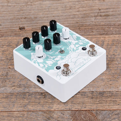 Earthquaker Devices Avalanche Run v2 Stereo Delay & Reverb White & Mint Effects and Pedals / Delay