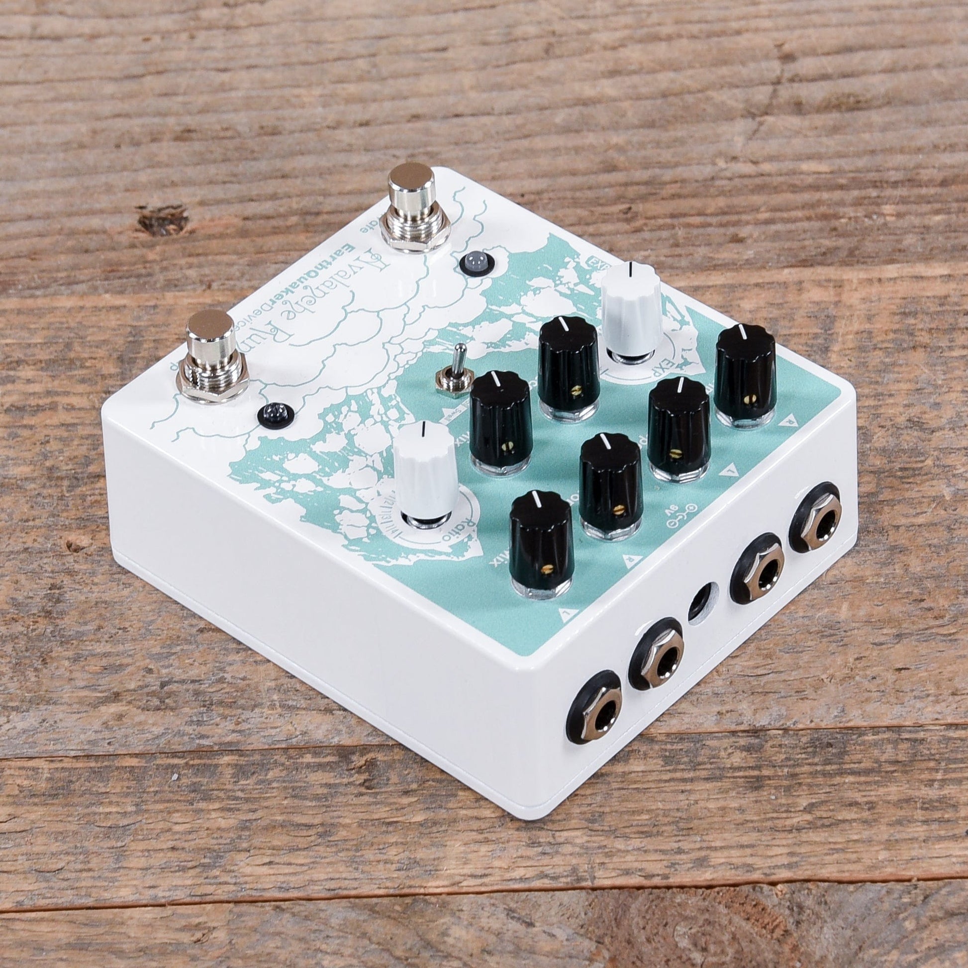 Earthquaker Devices Avalanche Run v2 Stereo Delay & Reverb White & Mint Effects and Pedals / Delay