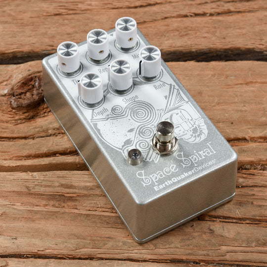 Earthquaker Devices Space Spirals Effects and Pedals / Delay