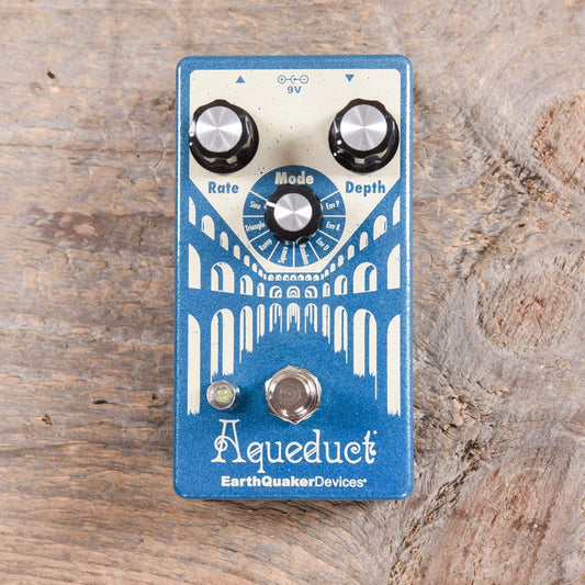 EarthQuaker Devices Aqueduct Vibrato Effects and Pedals / Tremolo and Vibrato