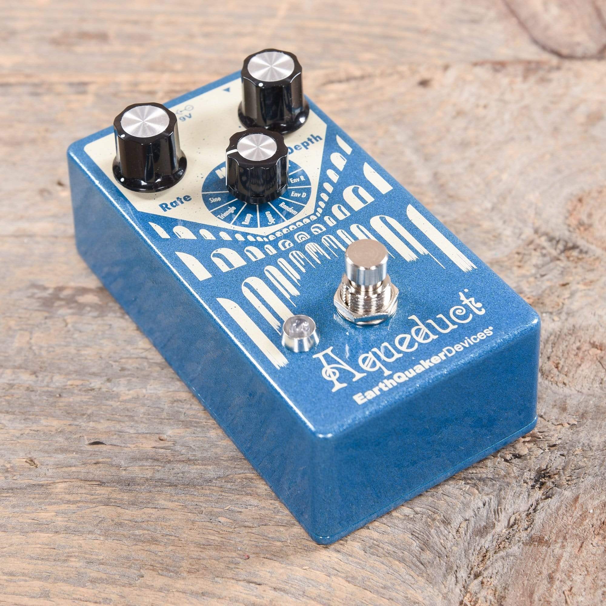 EarthQuaker Devices Aqueduct Vibrato Effects and Pedals / Tremolo and Vibrato