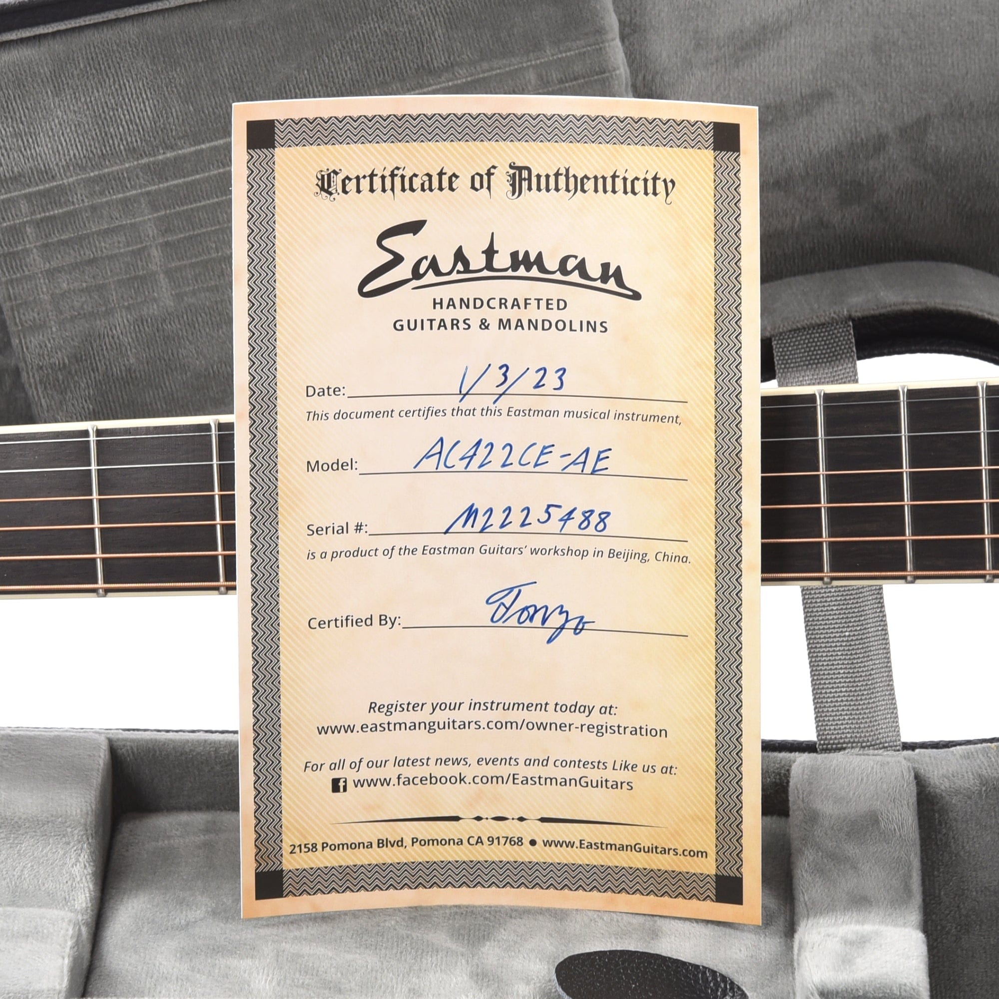 Eastman AC422CE Sitka/Eucalyptus Natural Acoustic Guitars / OM and Auditorium